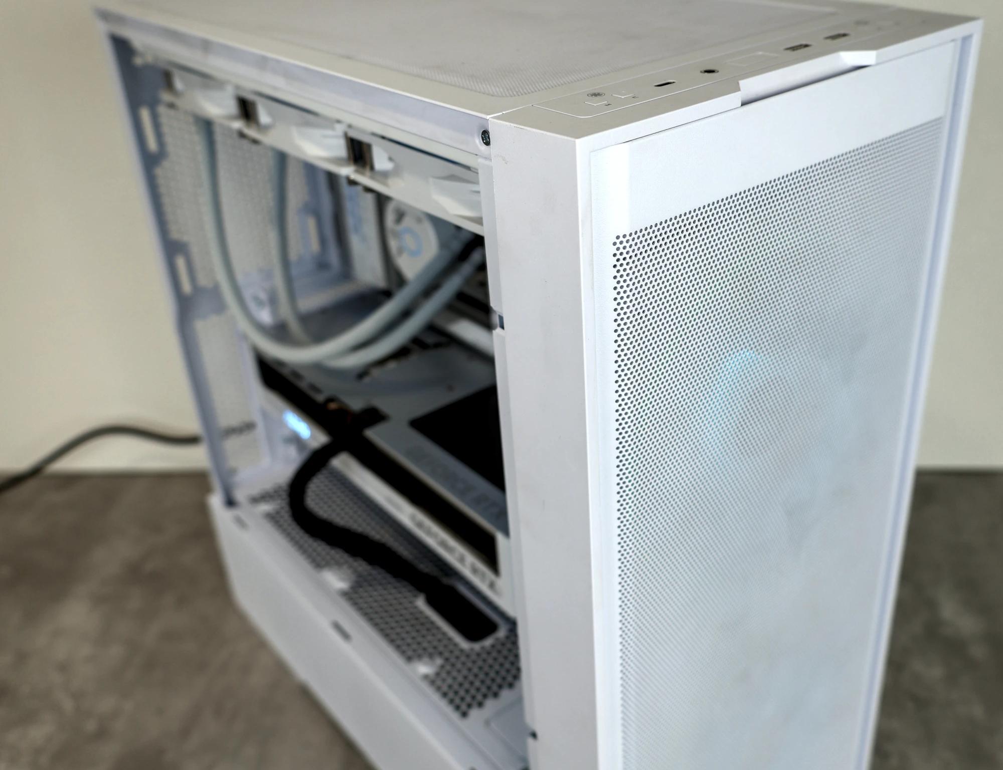 High-End 1440p / 4K Gaming PC – RTX 5070 + Intel Core Ultra 9 – White Aesthetic Build