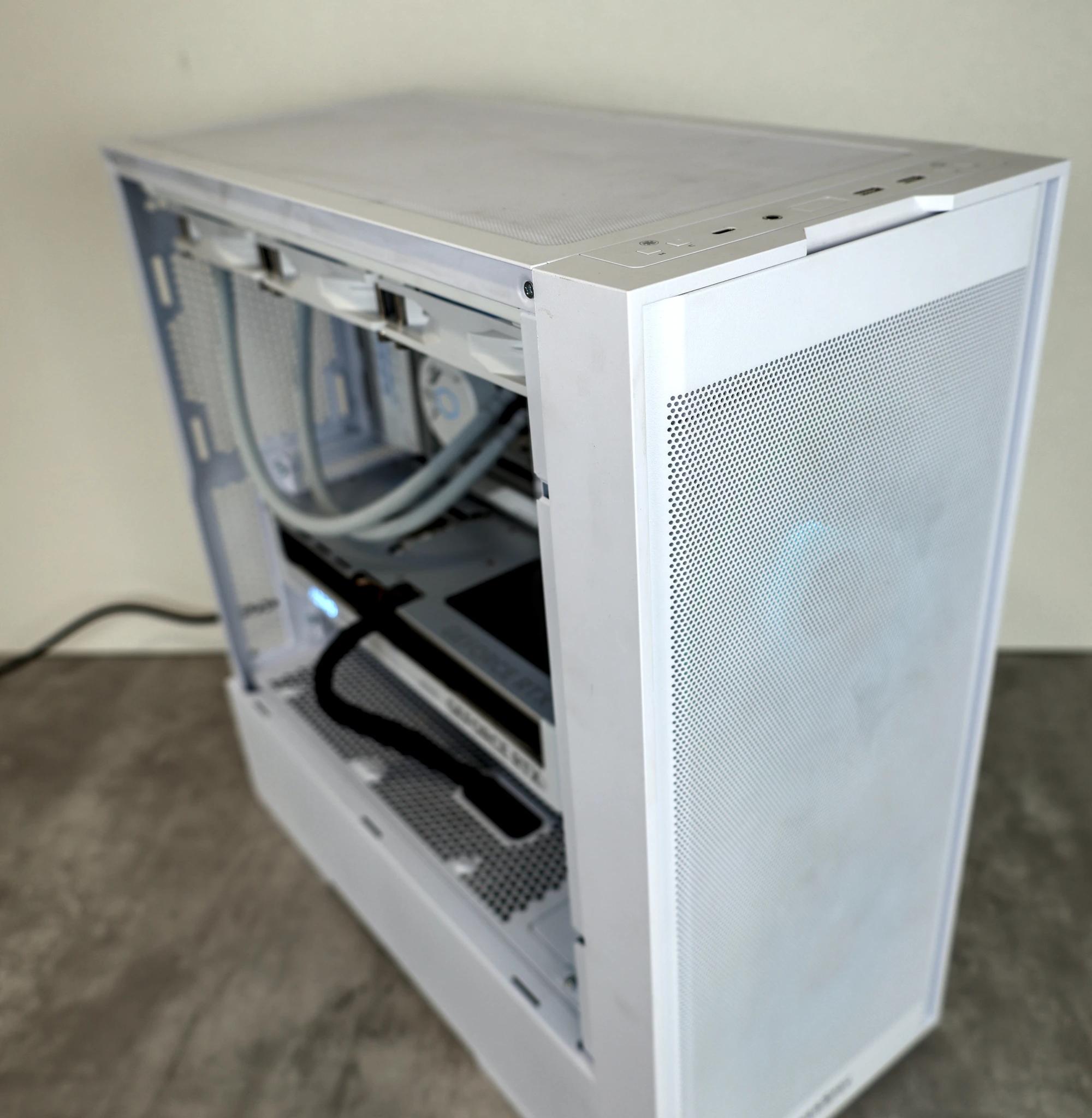 High-End 1440p / 4K Gaming PC – RTX 5070 + Intel Core Ultra 9 – White Aesthetic Build