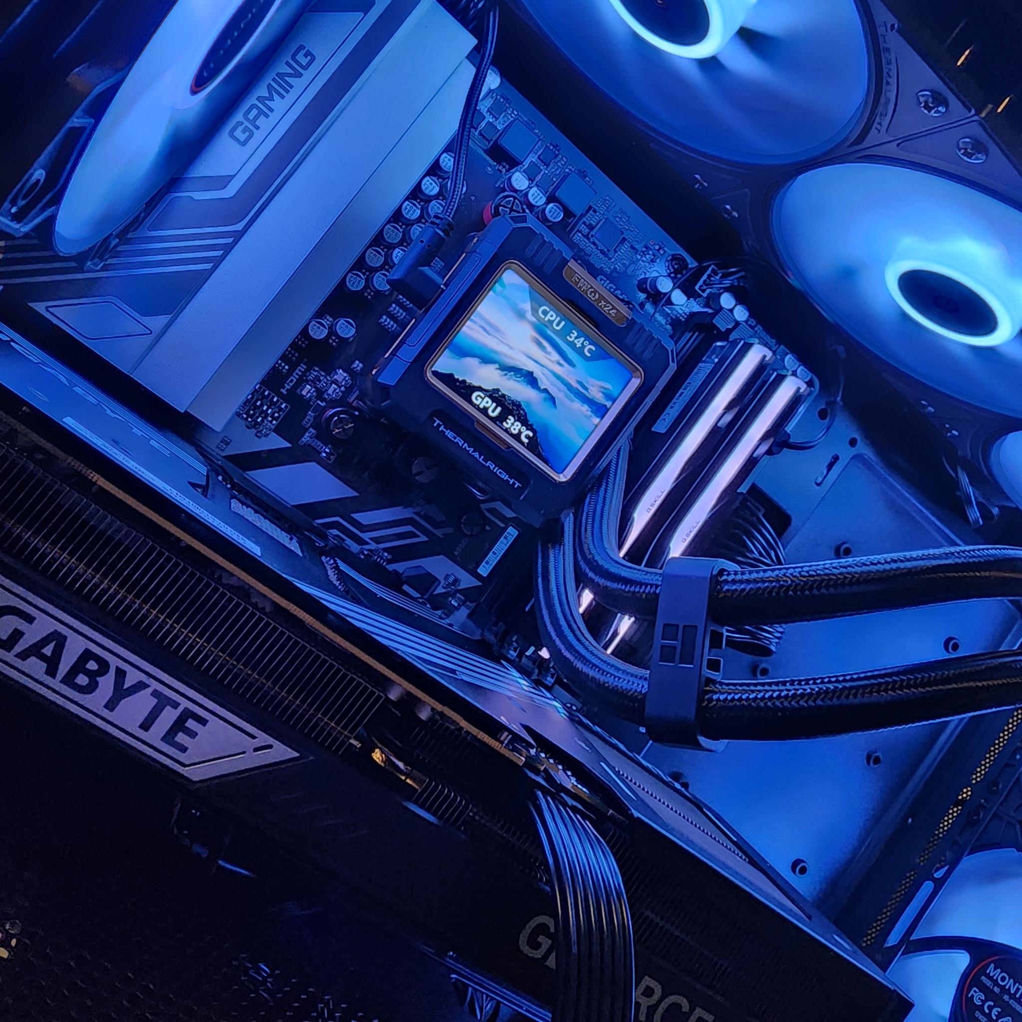 RTX 5080 / Ryzen 7 9800X3D / 32GB DDR5 RAM / 2TB NVMe