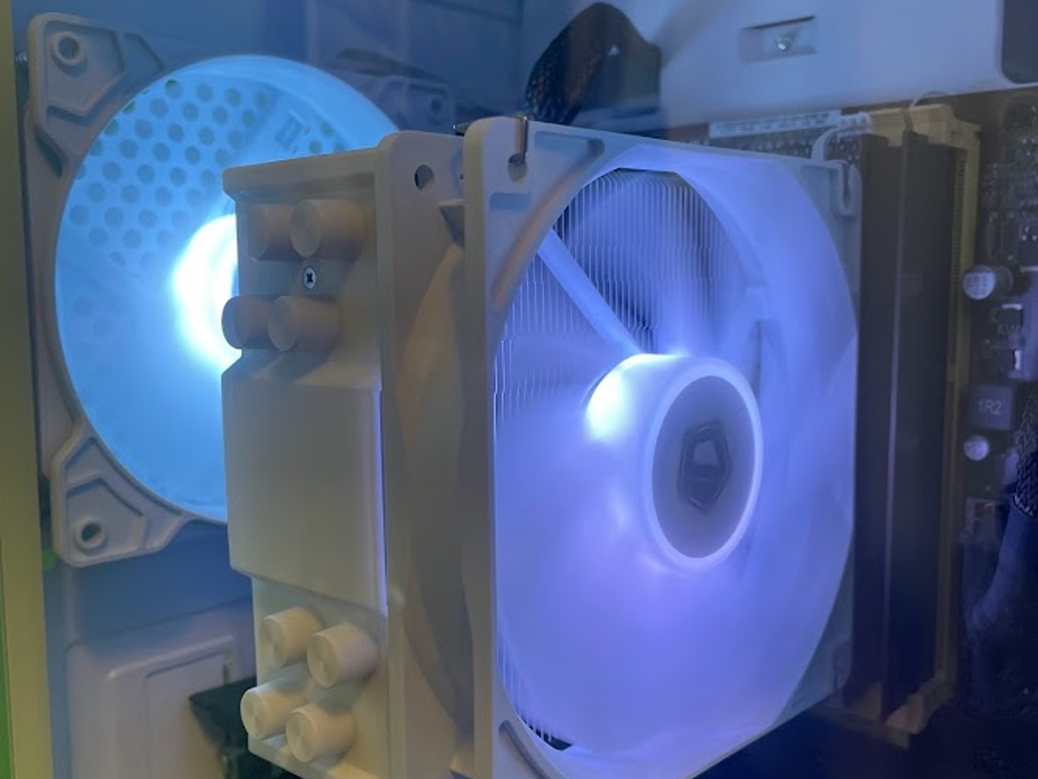 GLASSY White Gaming PC| Intel i5 / Amd RX580 / 8GB / 500GB SSD Win 10 Pro WiFi