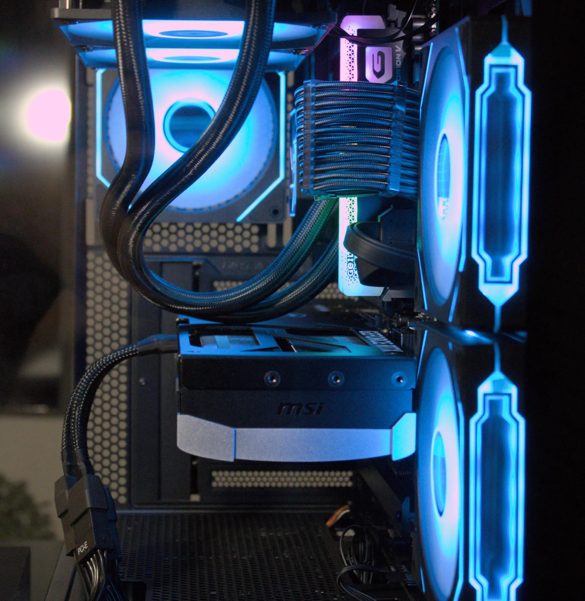 RTX 5080 | Ryzen 7 7800X3D | 2TB SSD NVMe | 32GB RAM DDR5 | 1050W PSU