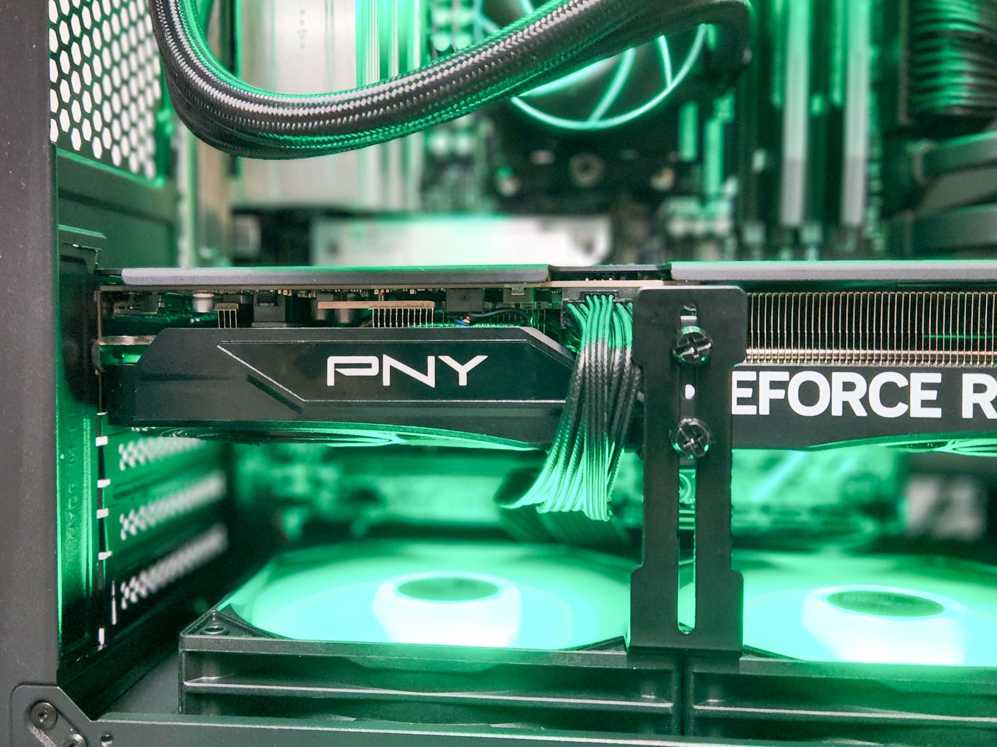 Custom 🎮🎥 Gaming & Streaming PC | RTX 5070 | Ryzen 7 7800X3D | 2TB SSD | 32GB DDR5