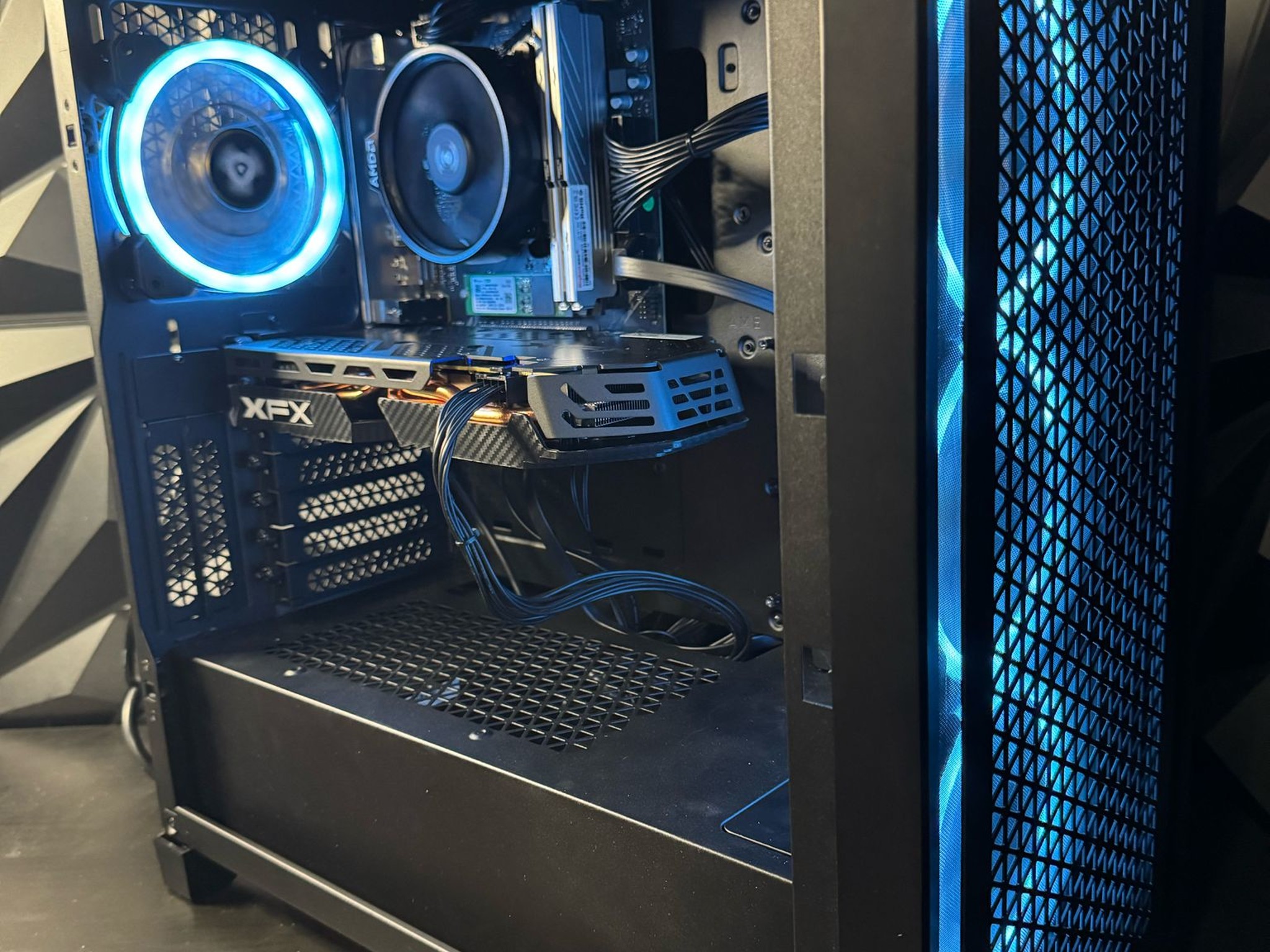 💰 Budget Baddie 580 💀🔥 Ryzen 2600| RX 580| 16 GB DDR4 |1.75 TB Storage