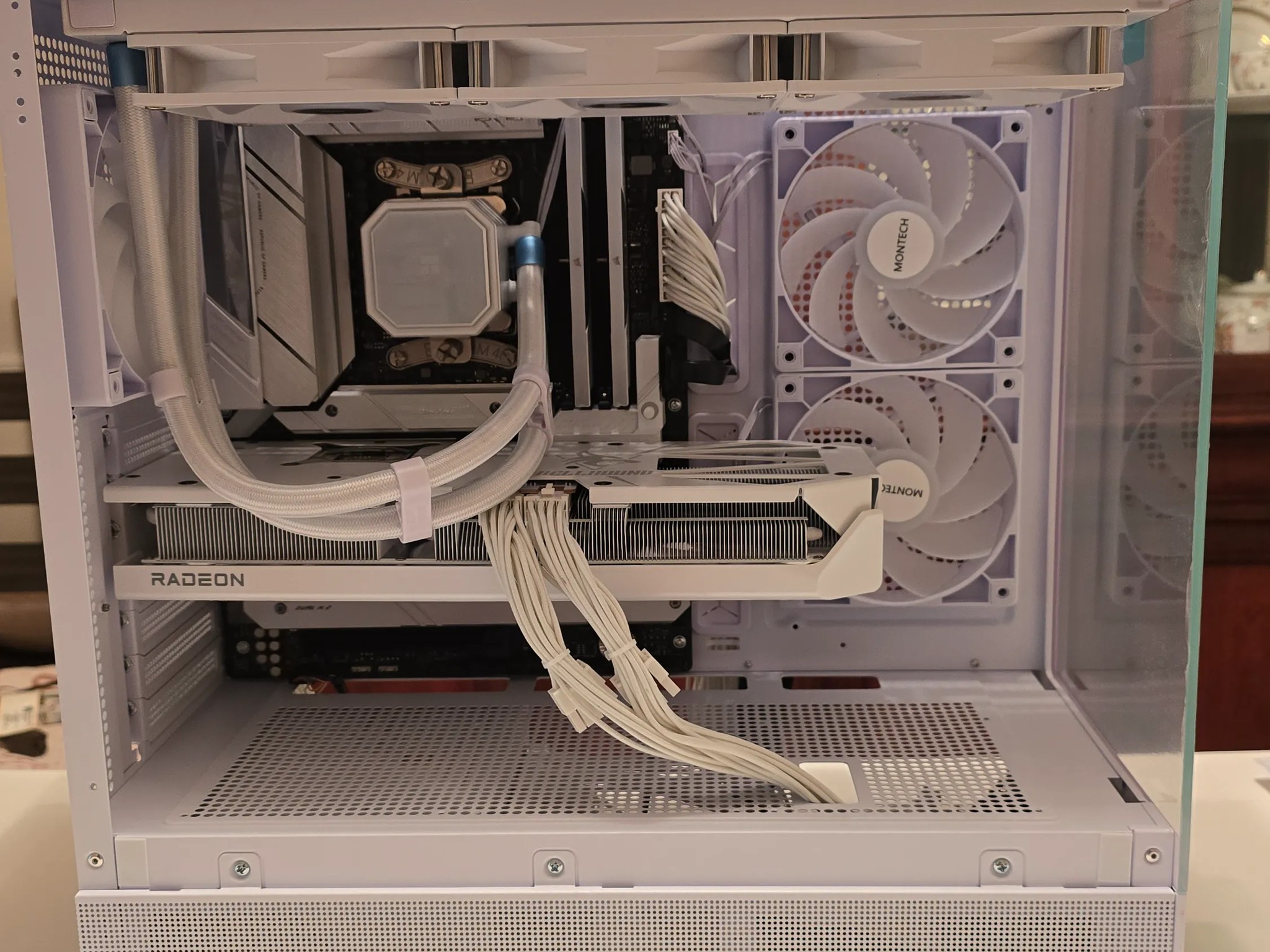 💥Versatile White PC💥 RX 9070XT | Ryzen 9 7900X | 32GB DDR5 | 1TB NVME M.2 | Windows 11 Pro