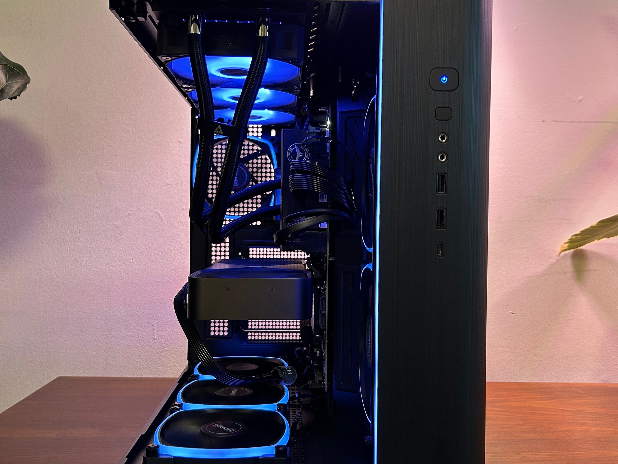 RTX 5090 FE | Ryzen 7 9800X3D | 48GB DDR5 | 2TB NVMe | 360mm AIO | 1050W Gold