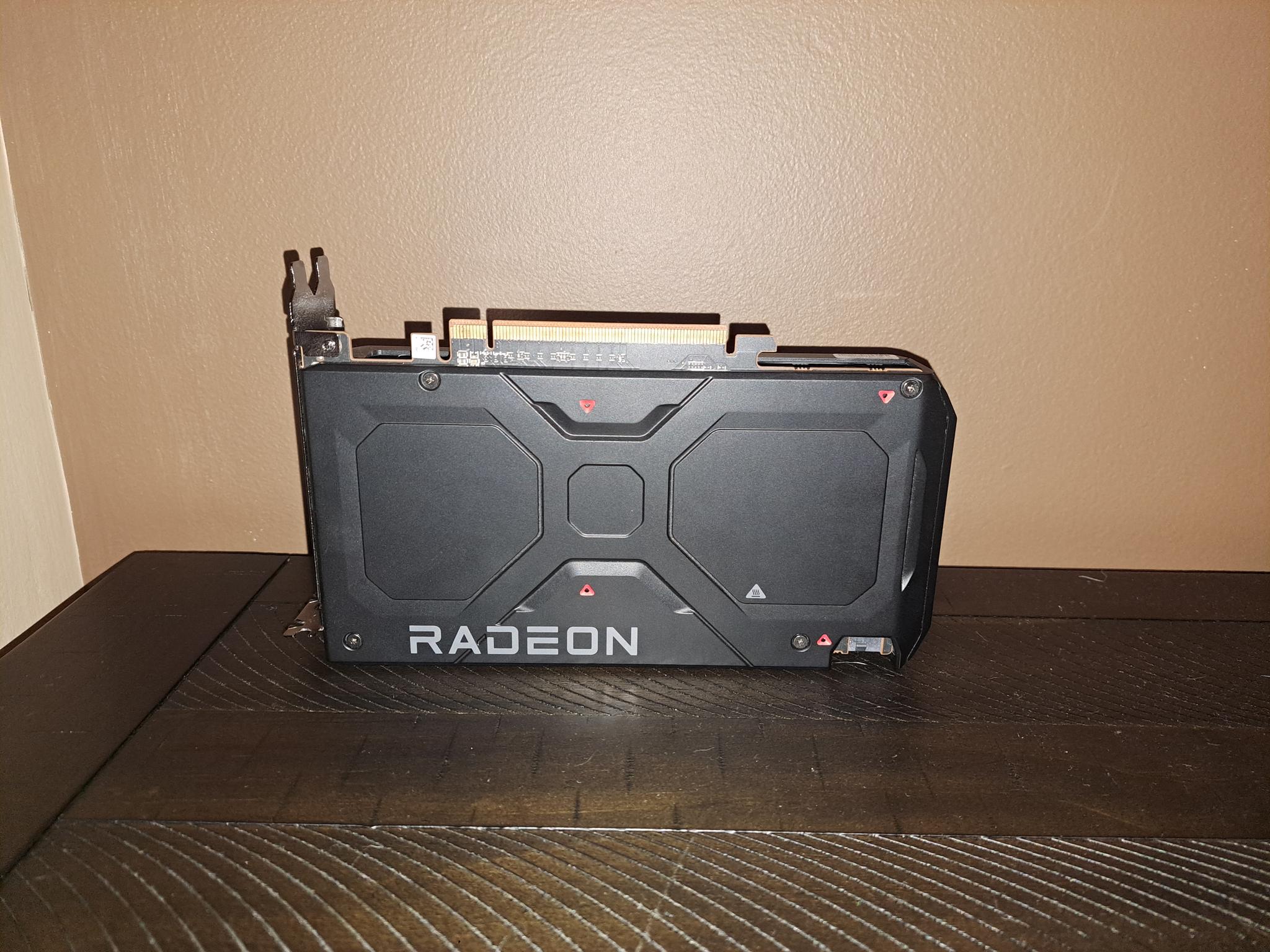 AMD Radeon RX 7600 8GB