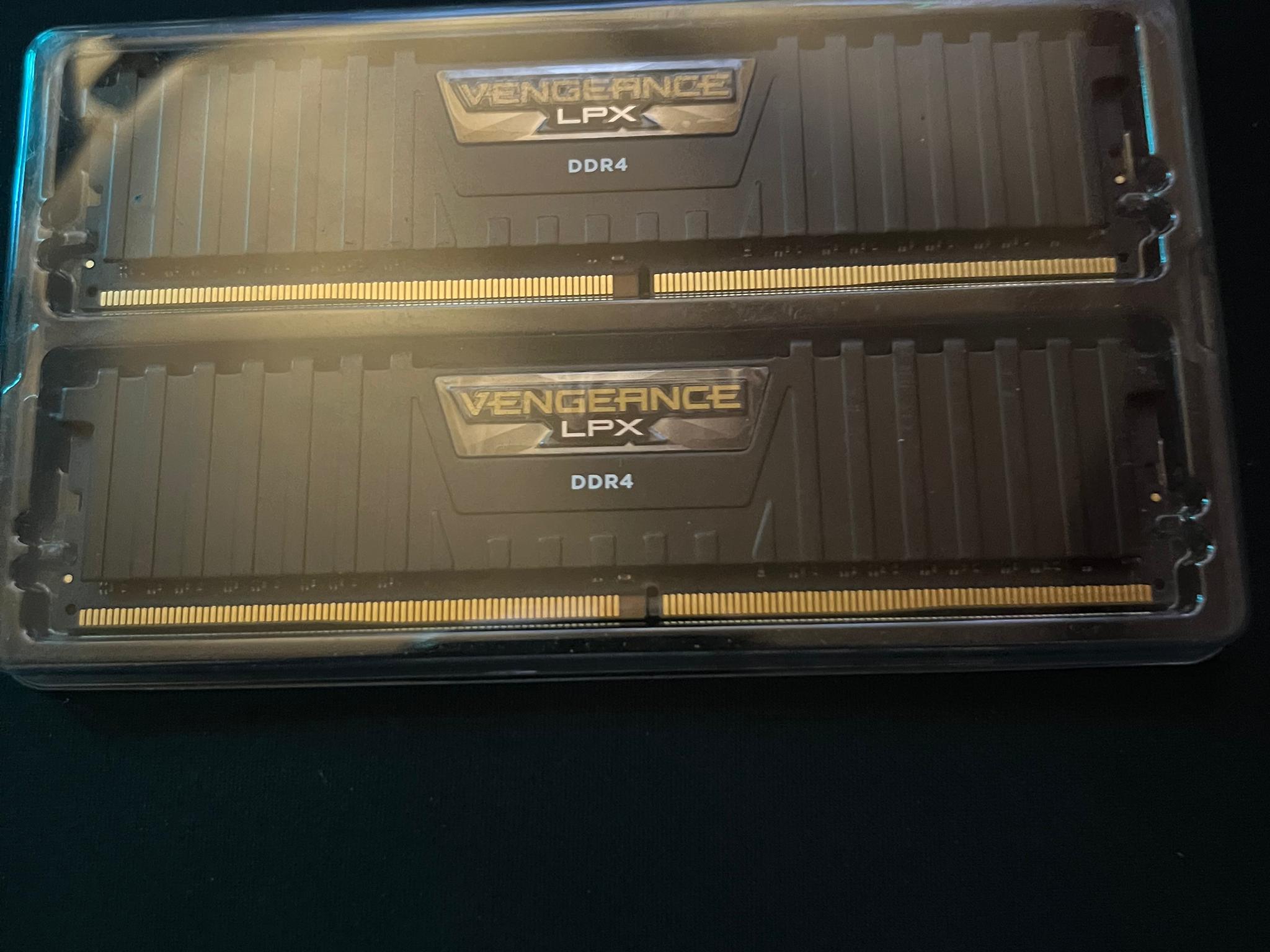 Corsair Vengeance LPX 16GB (2x8GB) DDR4 3600 (PC4-28800) C16 1.35V AMD & Intel optimized - Black