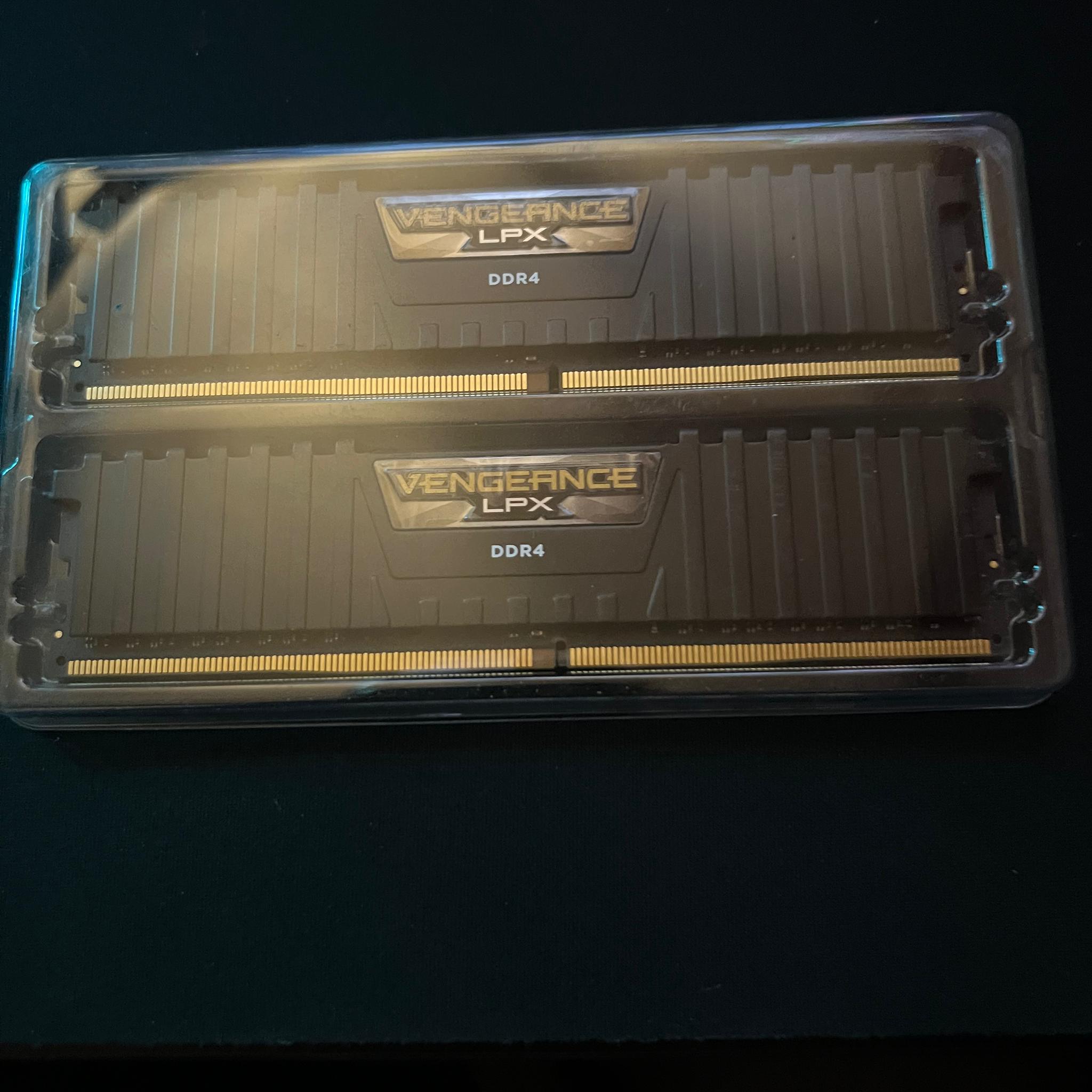 Corsair Vengeance LPX 16GB (2x8GB) DDR4 3600 (PC4-28800) C16 1.35V AMD & Intel optimized - Black