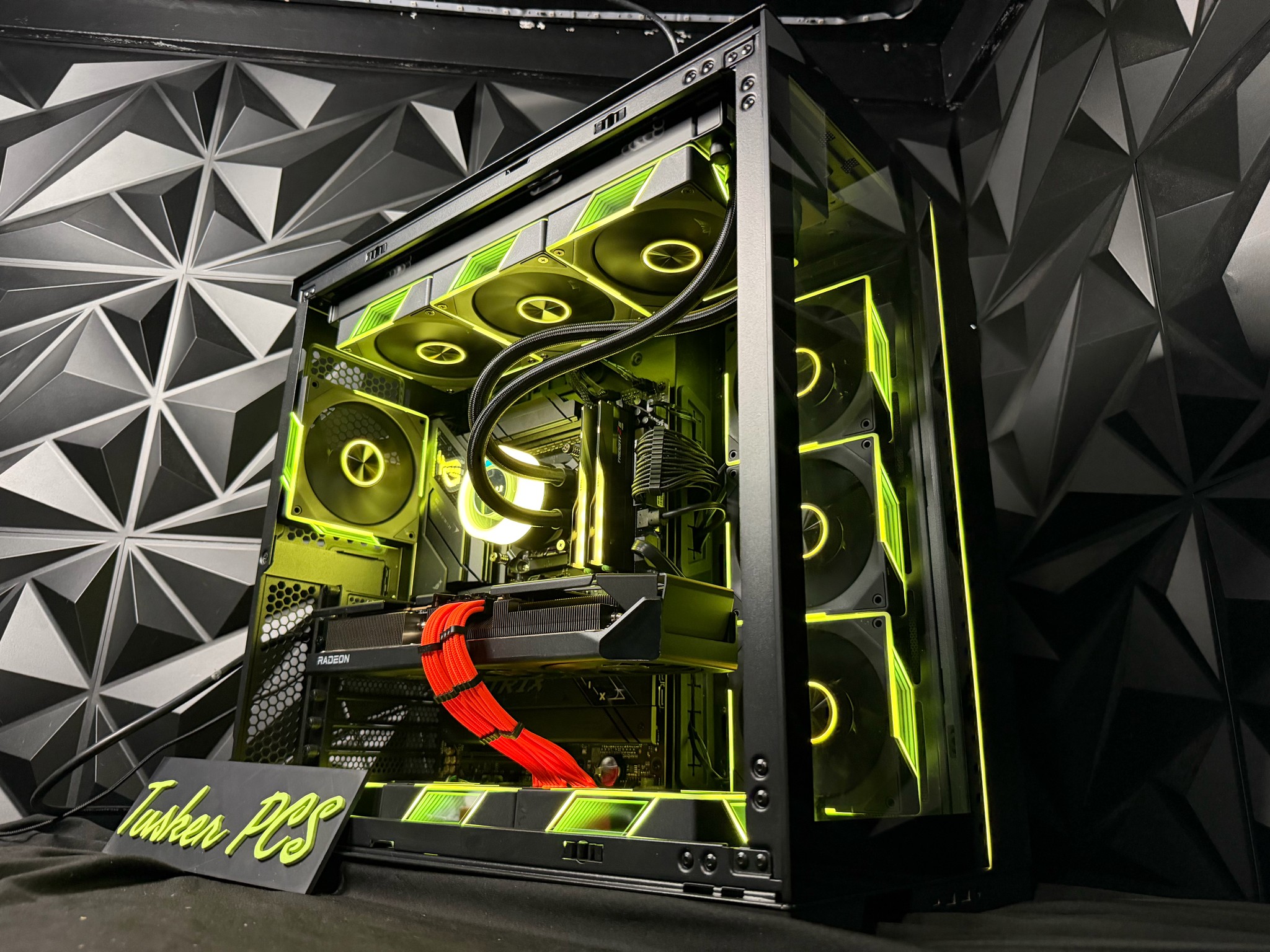 ⭐🔥 STARFIRE 🔥⭐Ryzen 7 9700X| RX 9070XT| 32 GB DDR5 7200MHZ| 1.75  TB NVMe|850W PSU