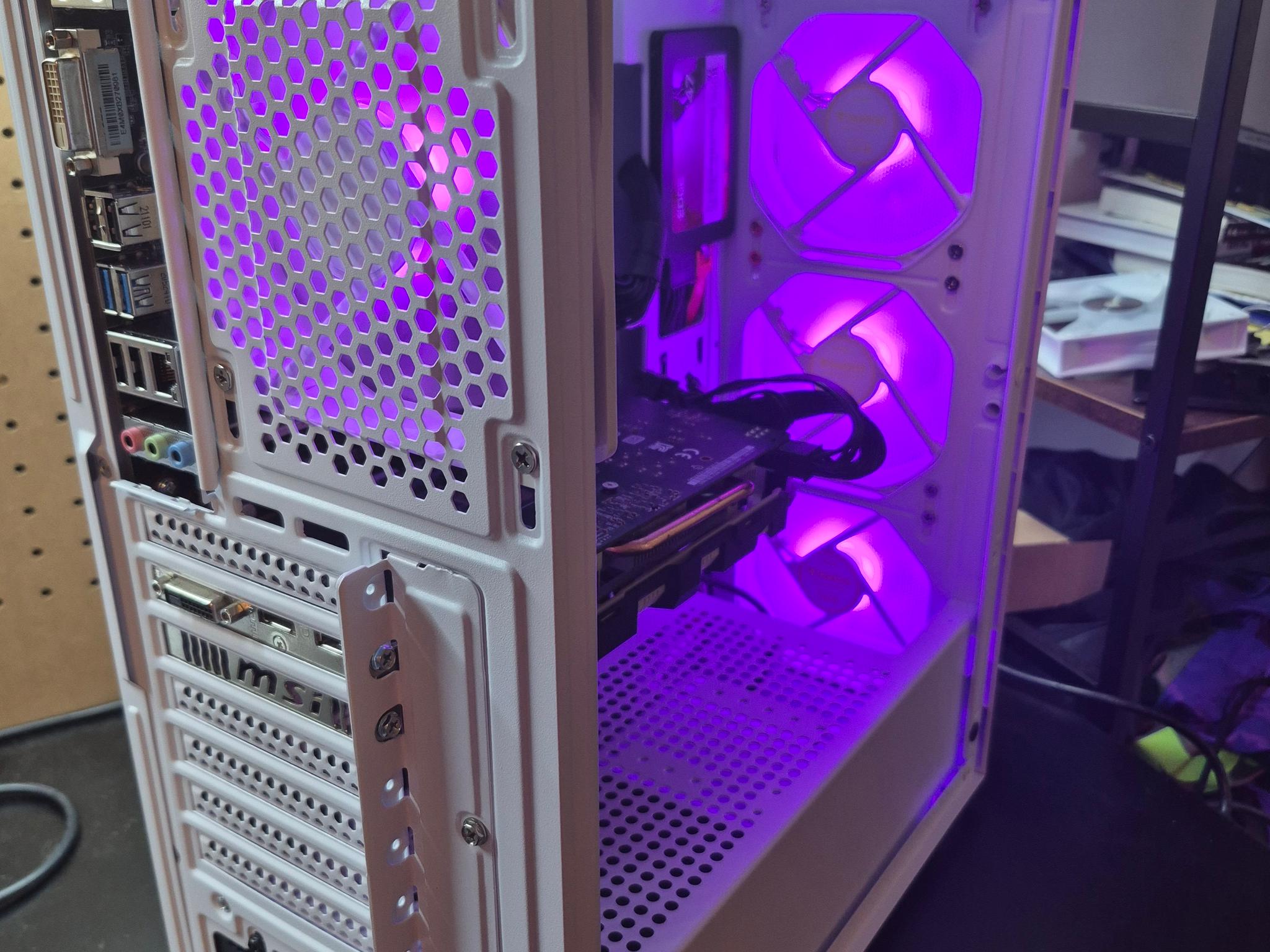 120 FPS Fortnite | i5-7400, 16GB RAM, GTX 1060 3GB, 500GB SSD, Win11, RGB