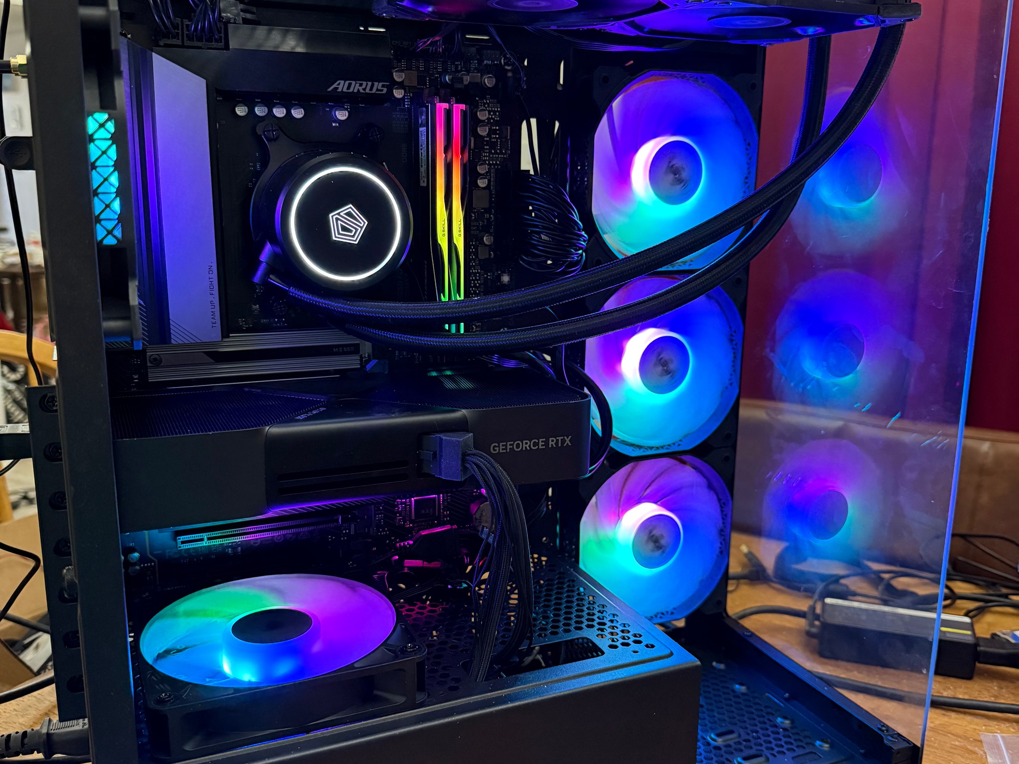 GeForce RTX 5070, AMD Ryzen 9 7950X3D