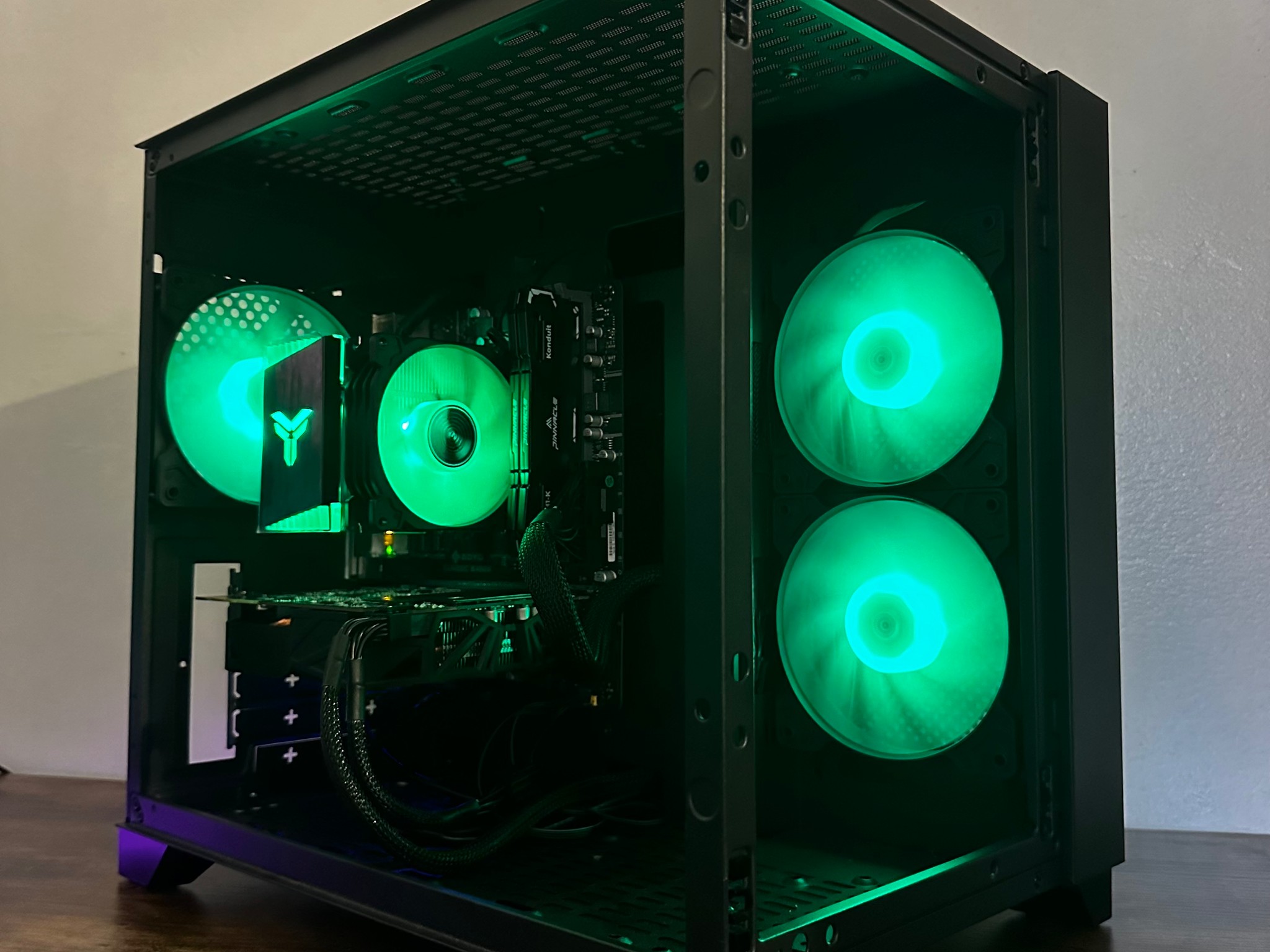 Gaming pc (Ryzen 5 + GTX 1070 + 16GB RAM)