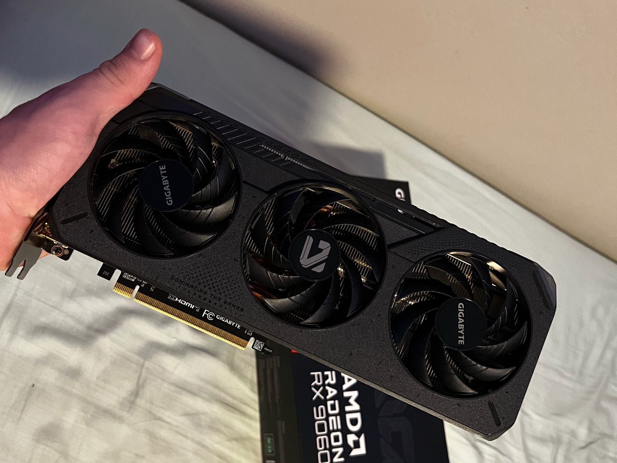 gigabyte 9060xt 8gb like new