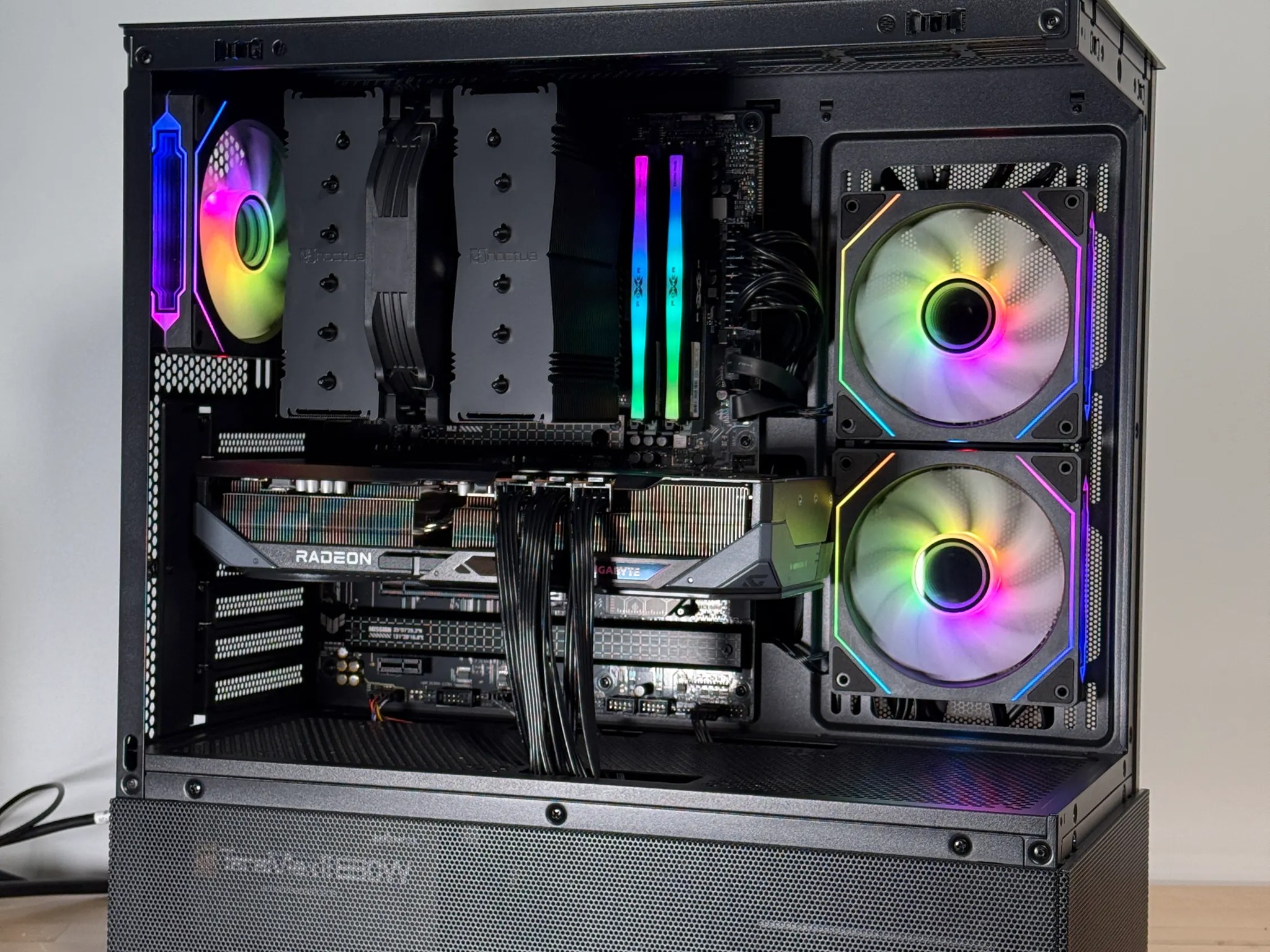 RX 9070XT and Ryzen 9 9900x Gaming PC