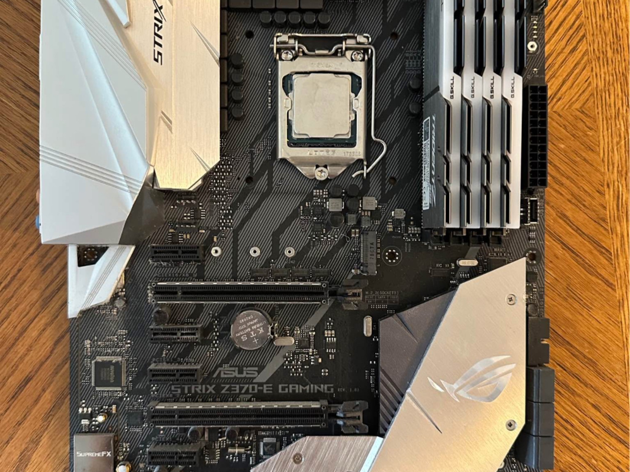 Asus ROG Z370-re Gaming Wifi w/intel i7 8700k