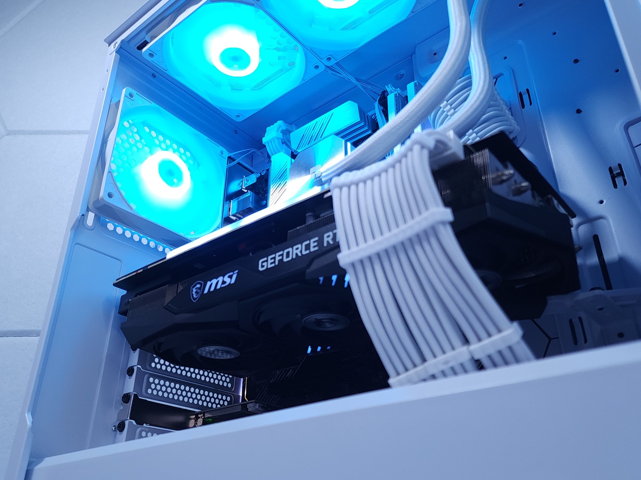 💙🤍RTX 3080Ti | Ryzen 7 5700X | 32GB 3200MHz | 1TB NVMe SSD