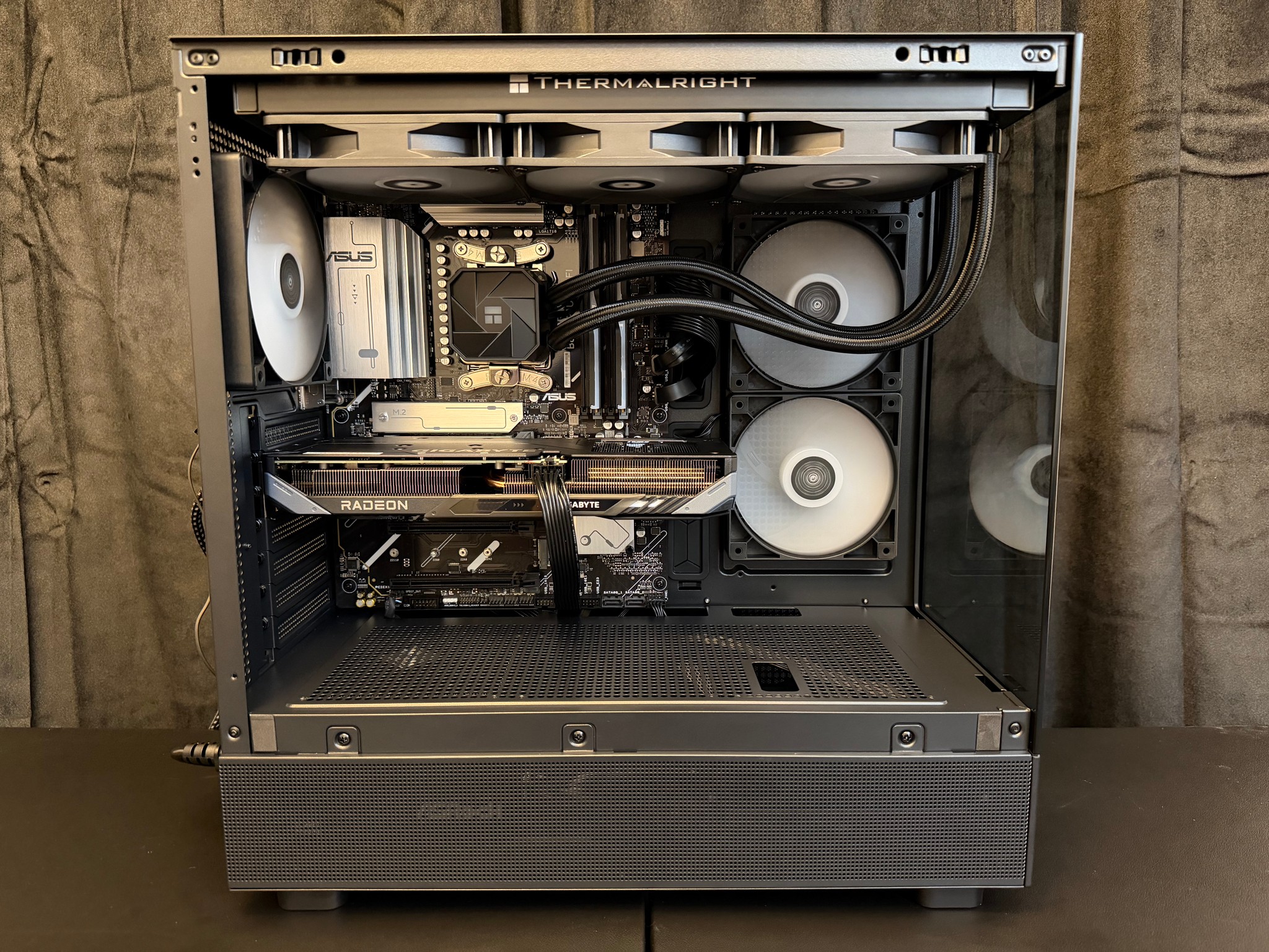 RX 9060 XT 16GB OC • RYZEN 7 9800X3D • B850 PLUS WIFI • 32GB DDR5 • 2TB SSD • 360MM AIO • NEW PC