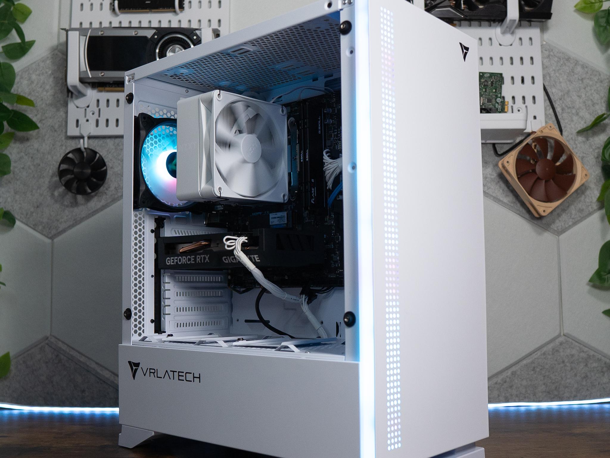 🌨🌨 | GIGABYTE RTX 4060 | RYZEN 5 8400F | 32GB DDR5 RAM | 1.5TB | Arctic Snow