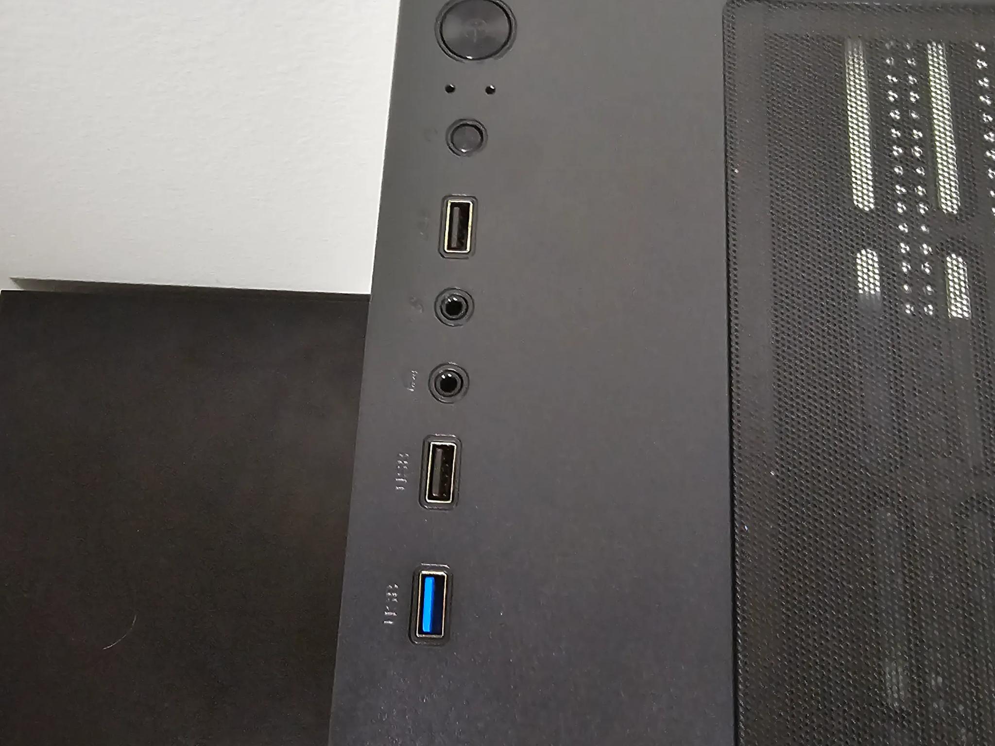 Midrange 1080p / RX 5700-XT 8GB / Ryzen 5 3600 / 16GB DDR4 / 256GB SSD + 3TB HDD