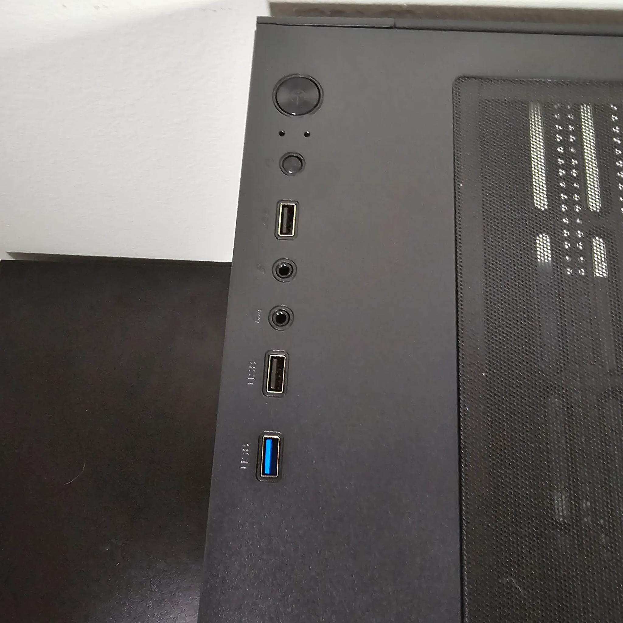 Midrange 1080p / RX 5700-XT 8GB / Ryzen 5 3600 / 16GB DDR4 / 256GB SSD + 3TB HDD