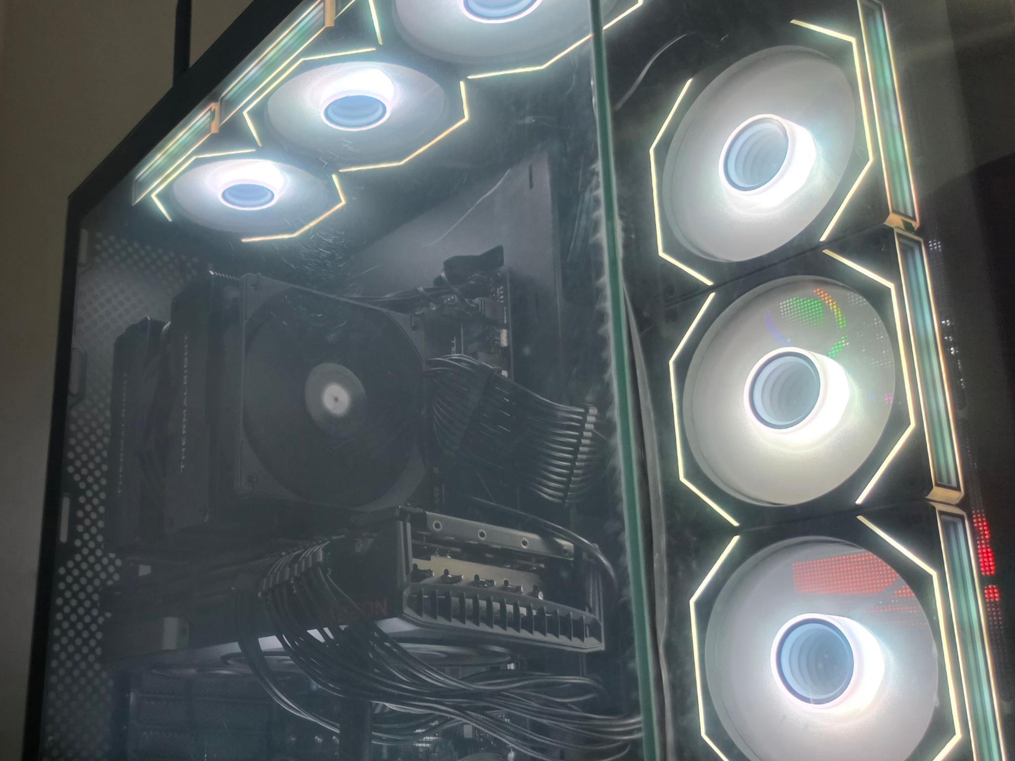 Radeon RX 7900 XTX Custom Gaming PC - Ryzen 7 9800X3D, 32GB RAM, 1TB NVMe SSD