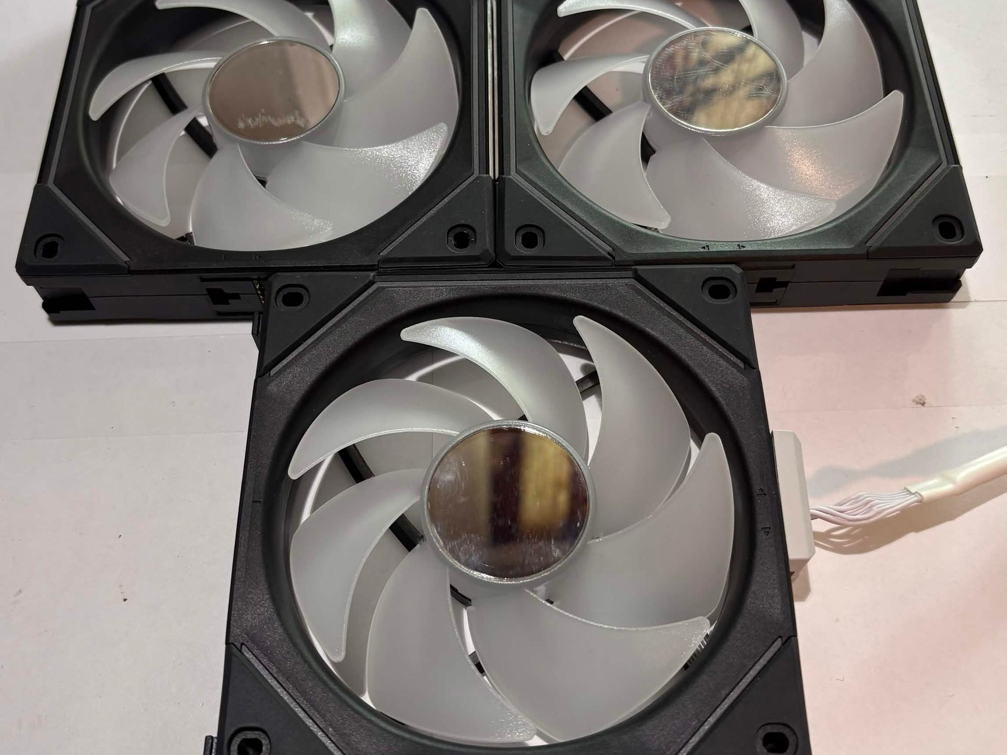 Lian Li UNI FAN SL120 Infinity ARGB PWM Fans - 3 Pack