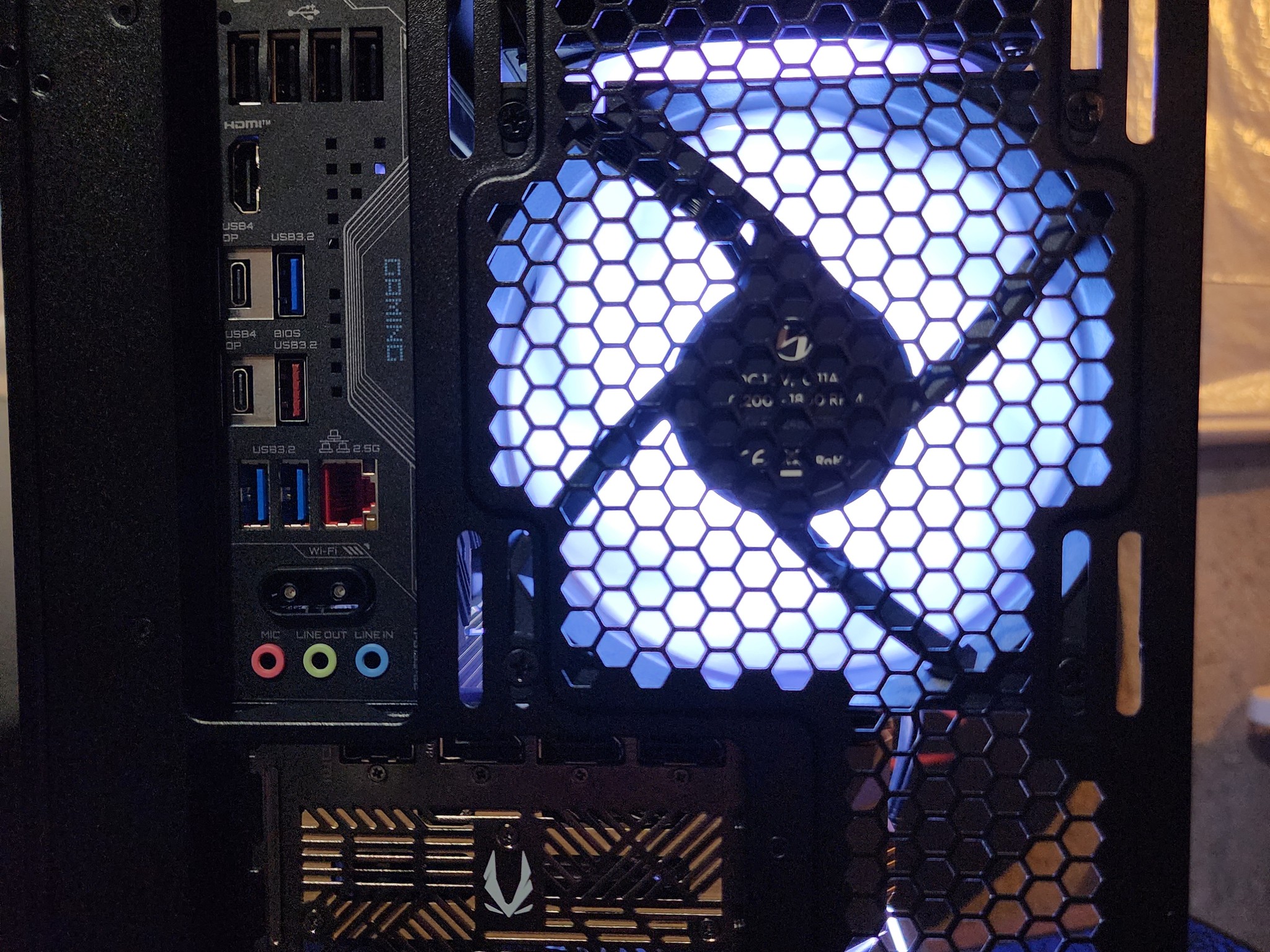 RTX 5080 / Ryzen 7 9850X3D / 32GB DDR5 RAM / 2TB NVMe
