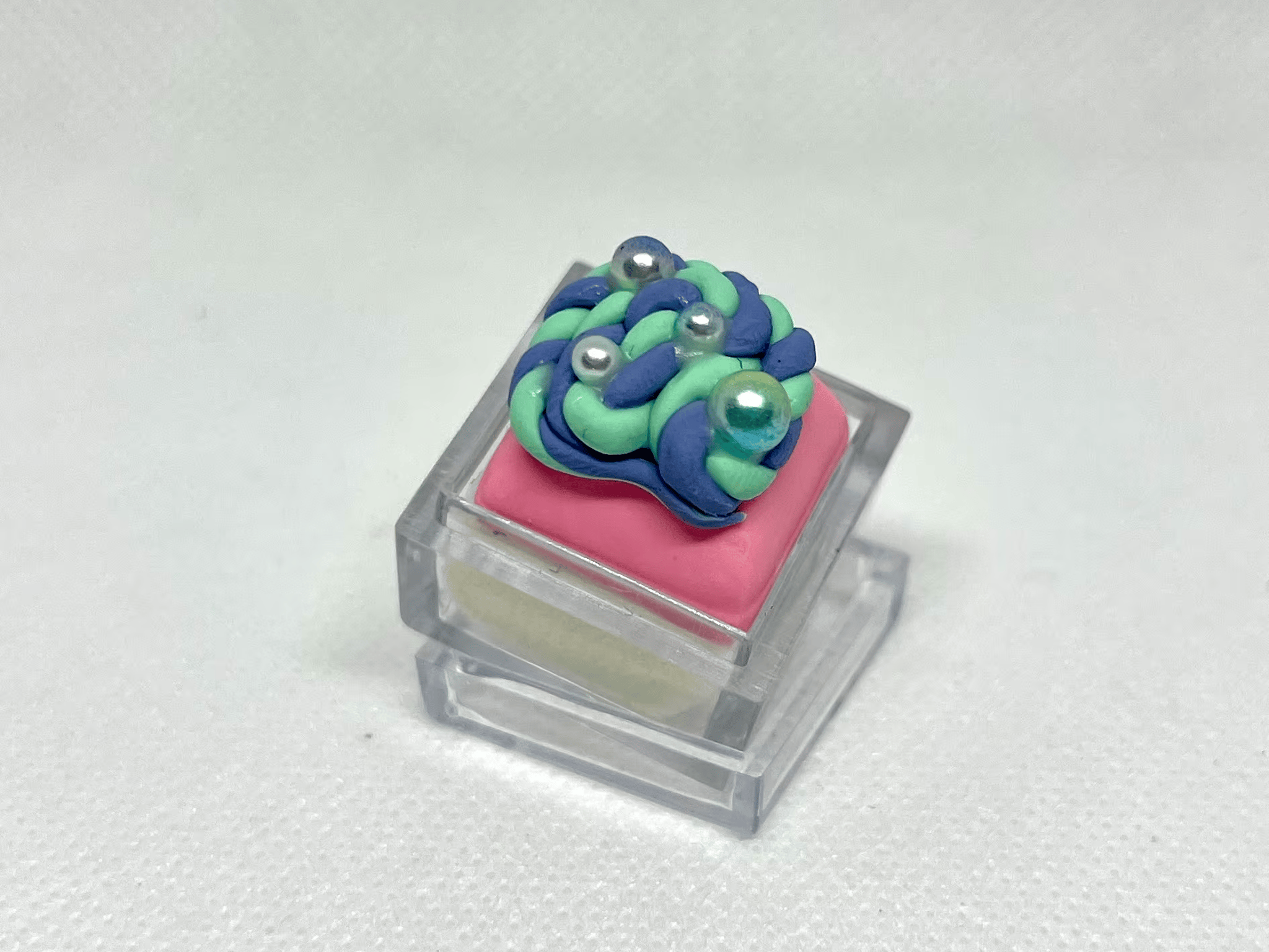 DOLLAR KEYCAPS!! *Swirly Sparkly Intestines*