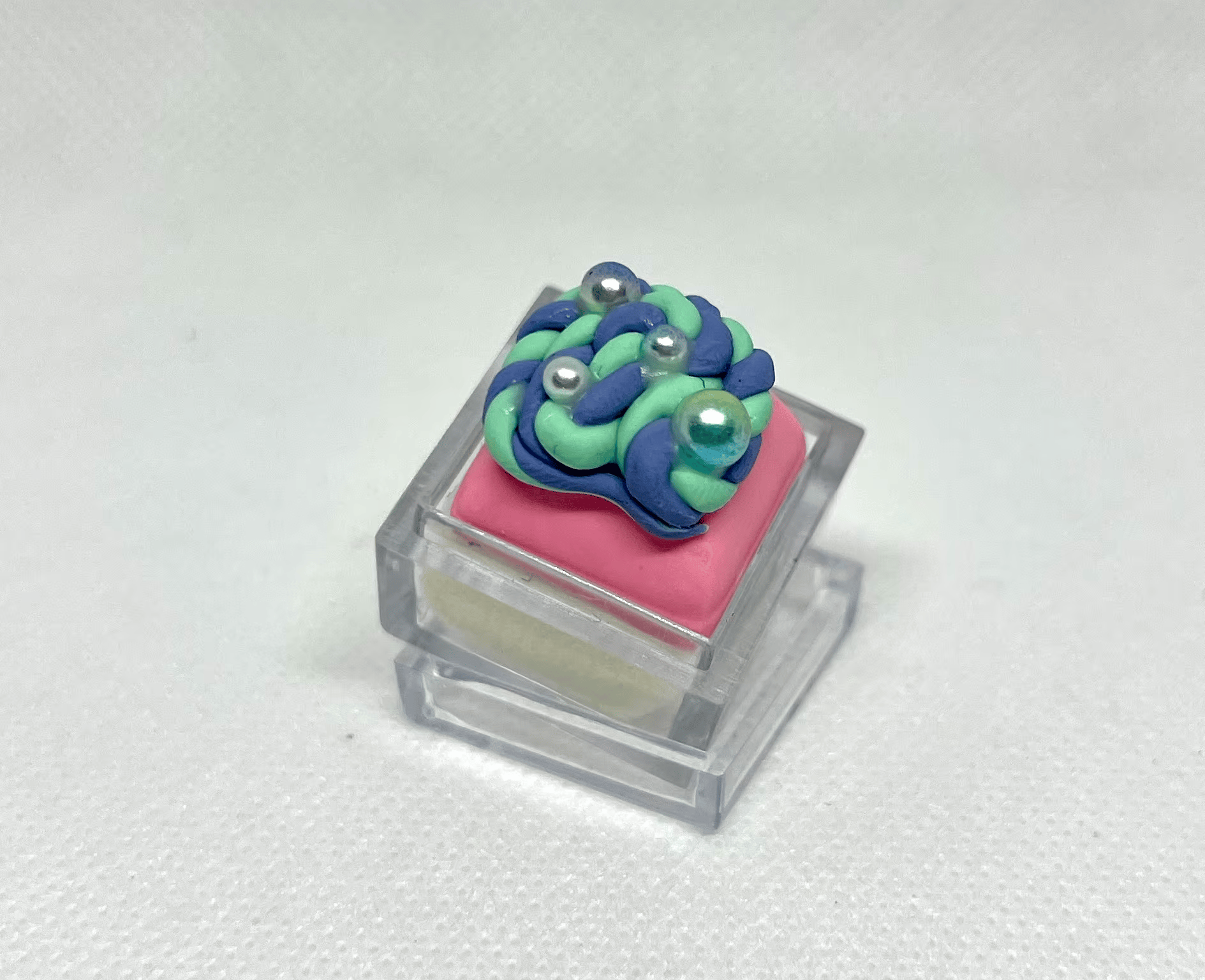 DOLLAR KEYCAPS!! *Swirly Sparkly Intestines*