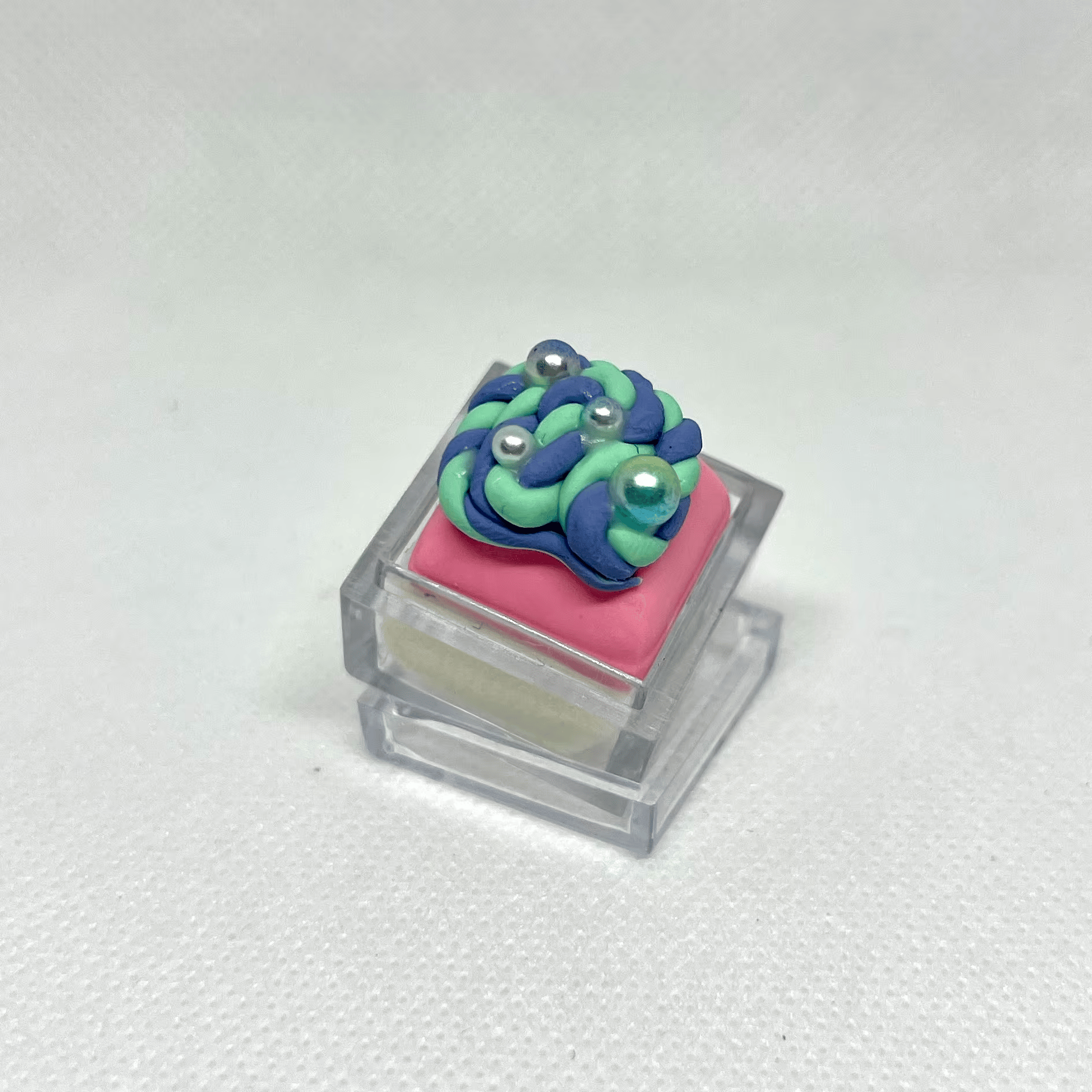 DOLLAR KEYCAPS!! *Swirly Sparkly Intestines*