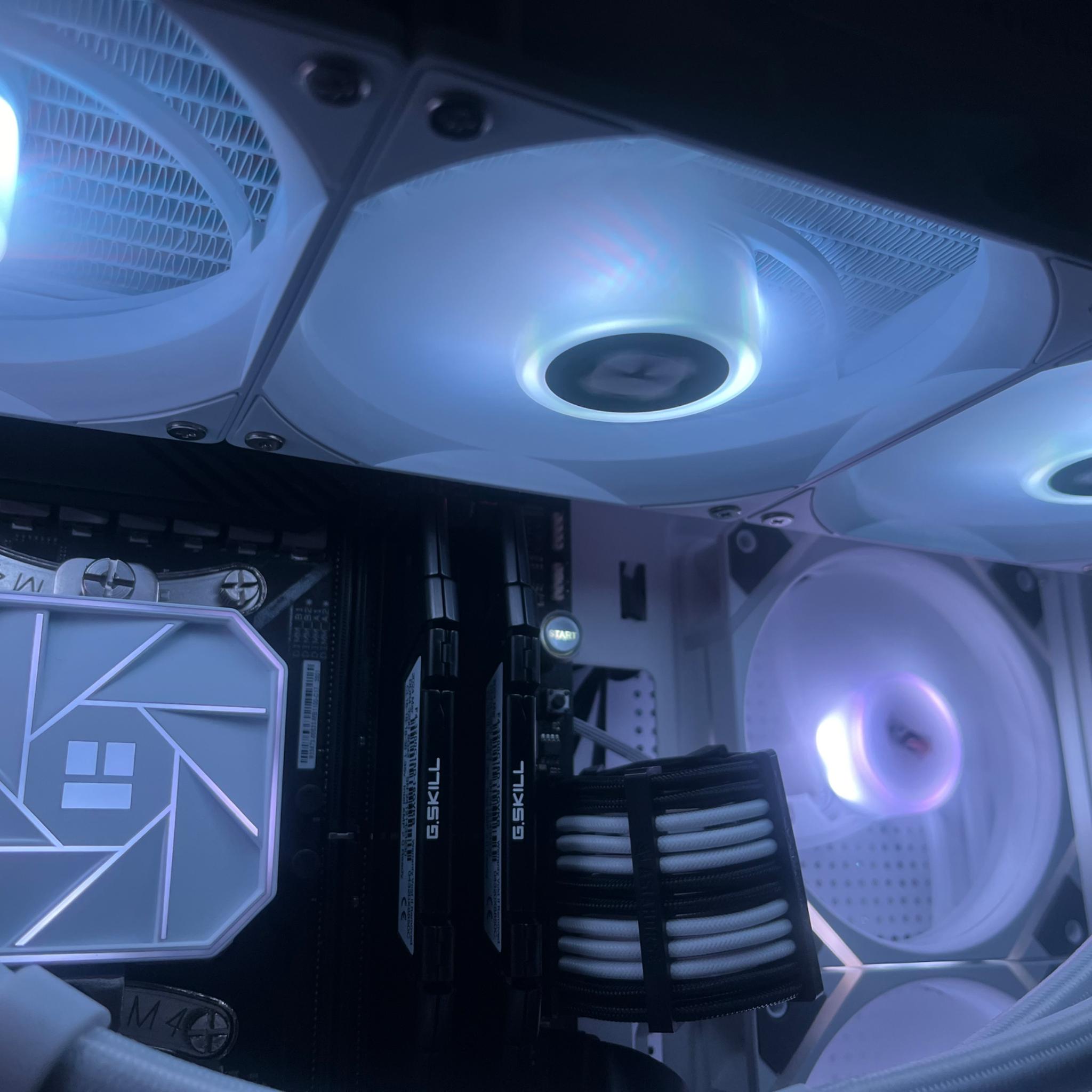 Black and white Gaming PC! Ryzen 7 5800X 8-core! Radeon 5700XT Ultra thicc III, 1440 beast