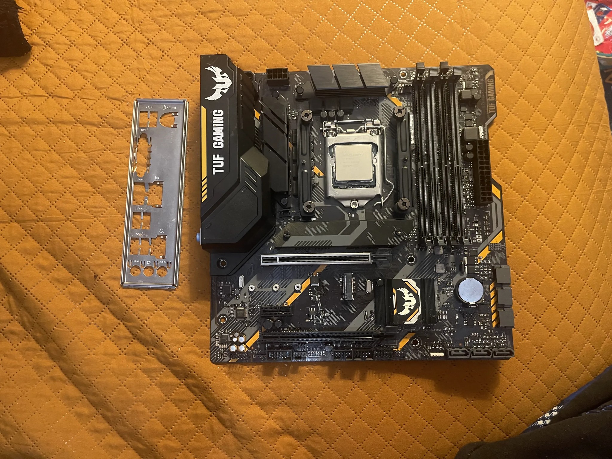 B365M TUF | Intel i7 9700KF | 16 GB DDR4 3000 MHZ CL15
