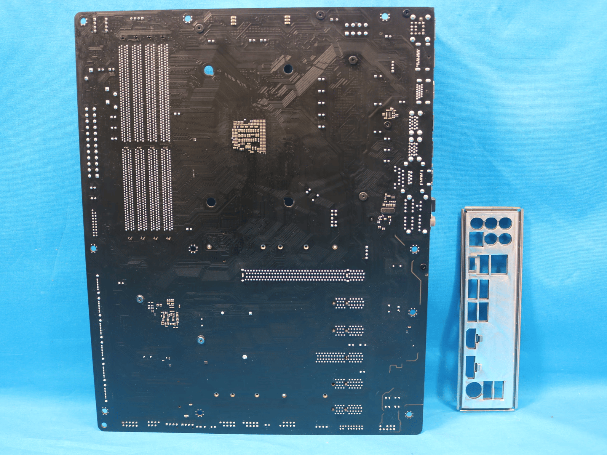 *Newest BIOS* ASRock B450 Steel Legend AMD Socket AM4 DDR4 ATX RGB Desktop Motherboard & I/O Shield