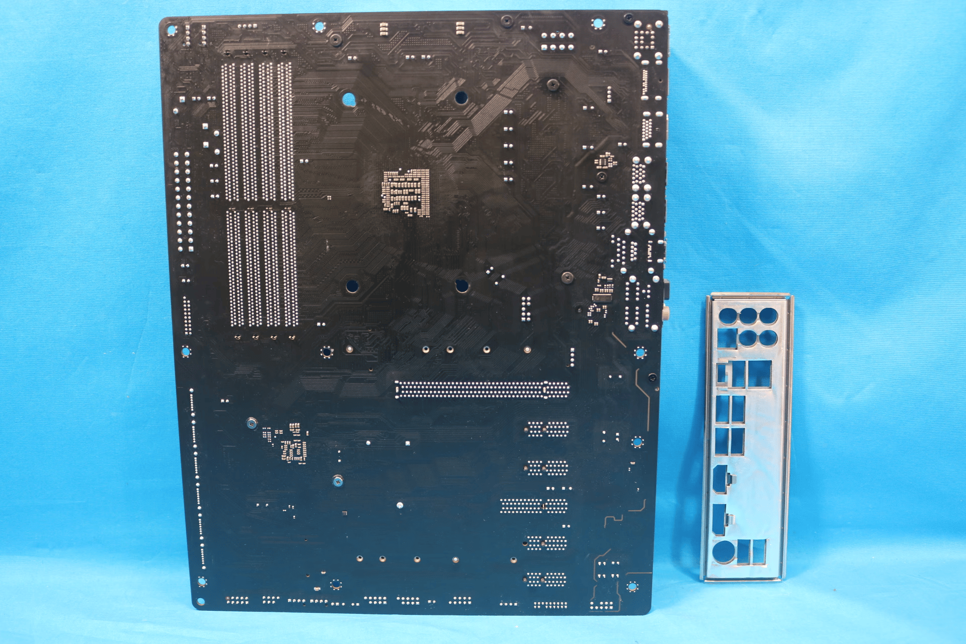 *Newest BIOS* ASRock B450 Steel Legend AMD Socket AM4 DDR4 ATX RGB Desktop Motherboard & I/O Shield