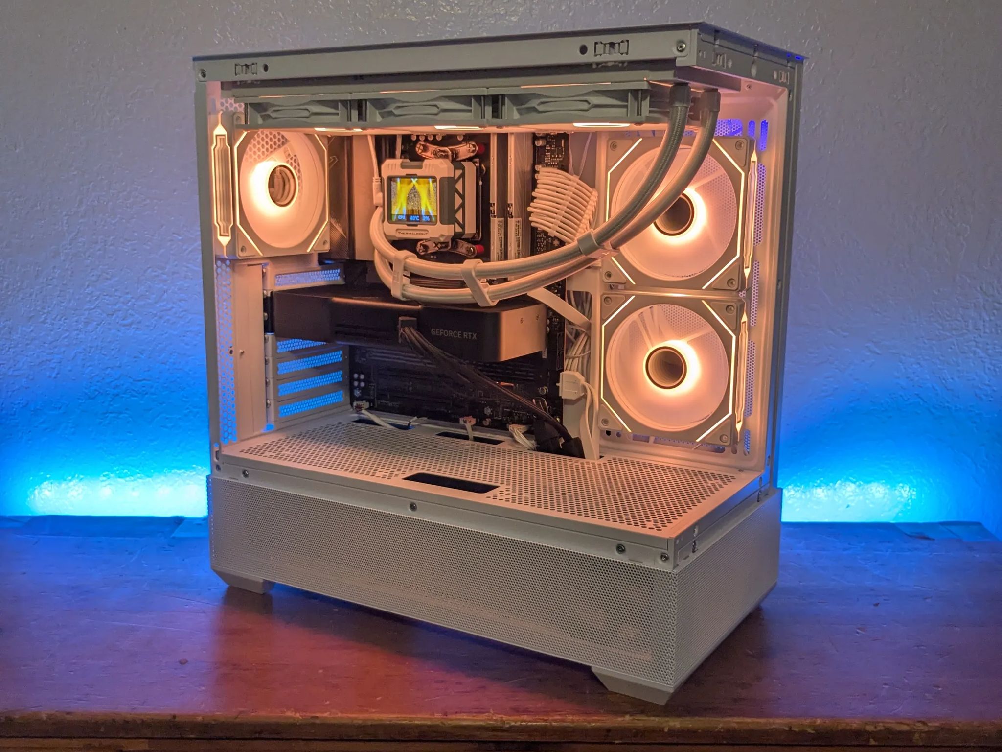RTX 5070, Ryzen 5 7600, 32 GB DDR5 6000, 1 TB NVME SSD