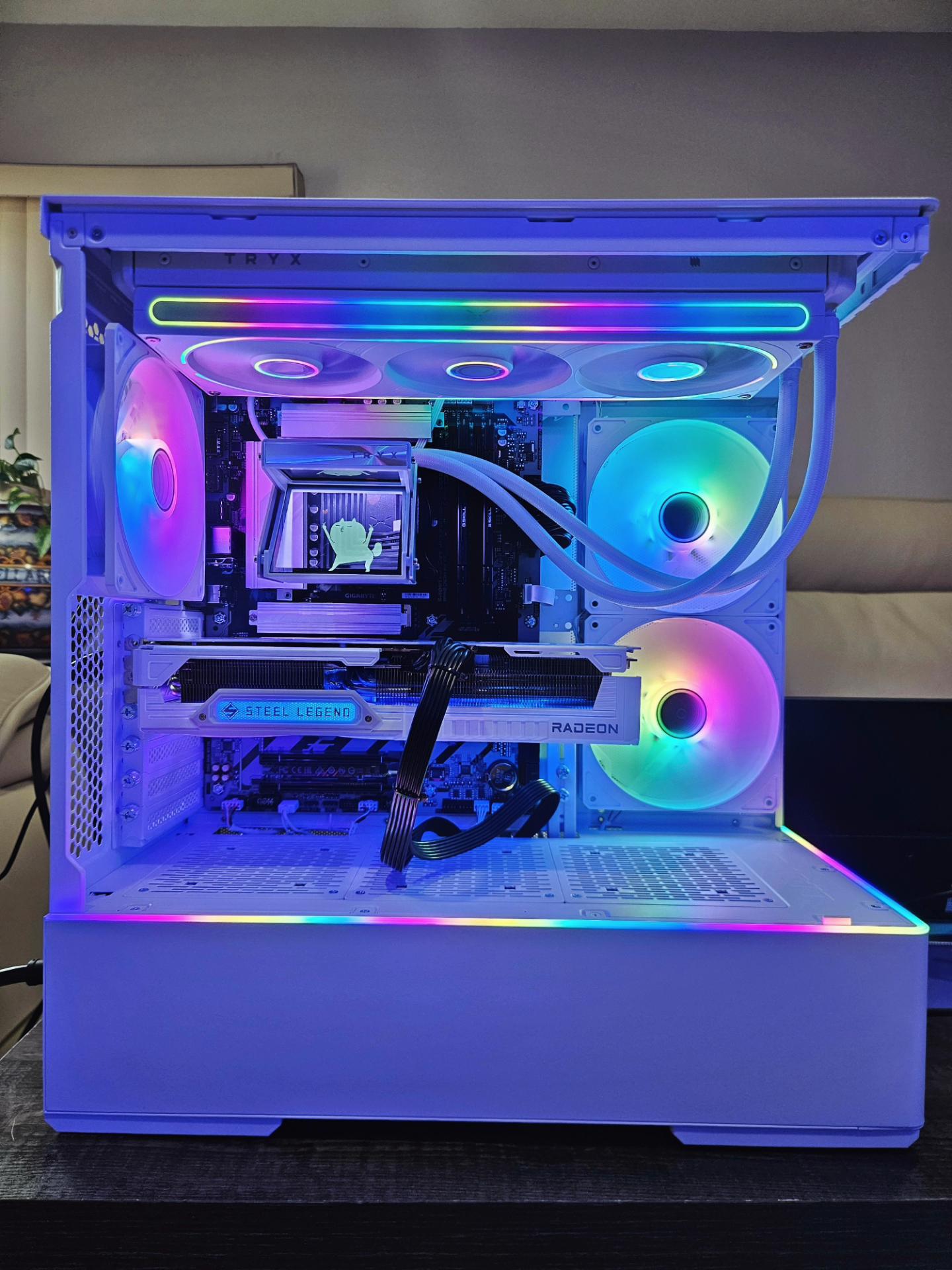 White Gaming PC • RX 9070 XT • Intel Core Ultra 7 265K • 32GB DDR5 • 1TB M.2 • TRYX Holo 360MM