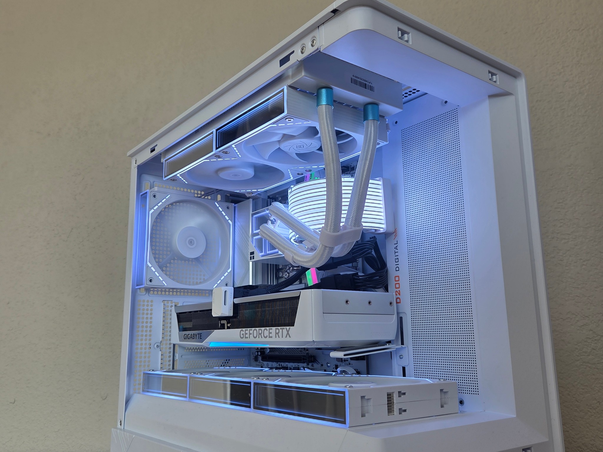 ❄️🤍 Frost Infinity | RTX 5070 | Ryzen 5 7600X | LCD Screen Display | 1.5TB Storage 🤍❄️