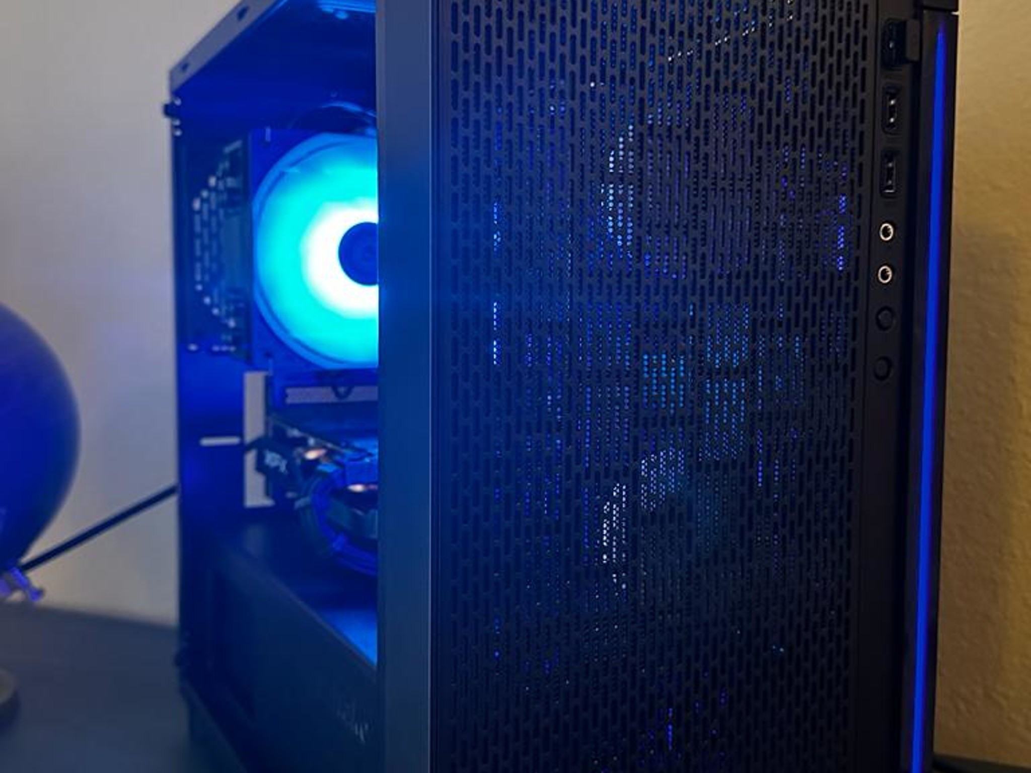 Ryzen 5/RX 570 8GB, 16GB RAM, 500GB SSD, 500W ARGB Minimalist Esports Gaming PC