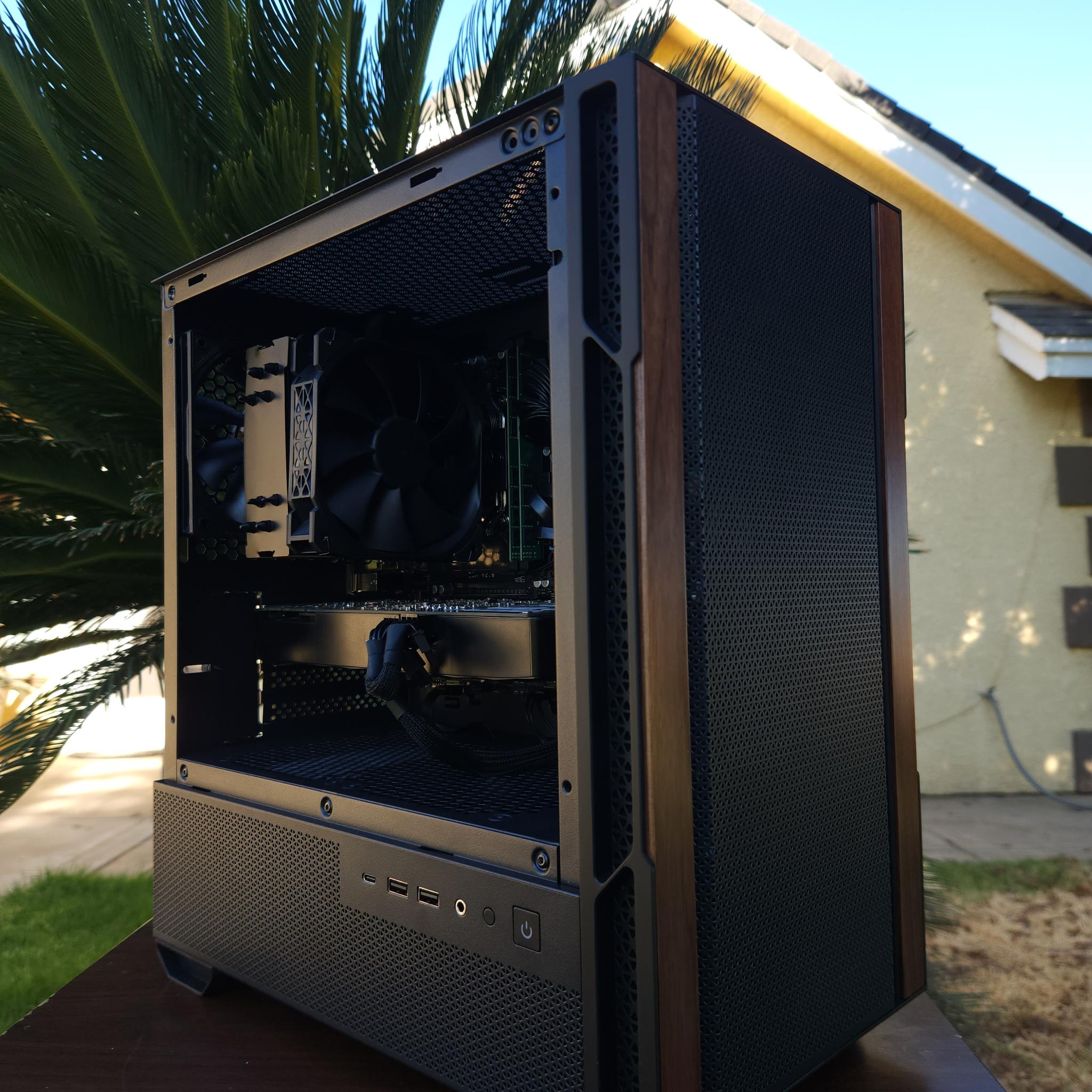 Minimalist Gaming PC – GTX 970 | 16GB RAM | 240GB SSD | Windows 11 Pro