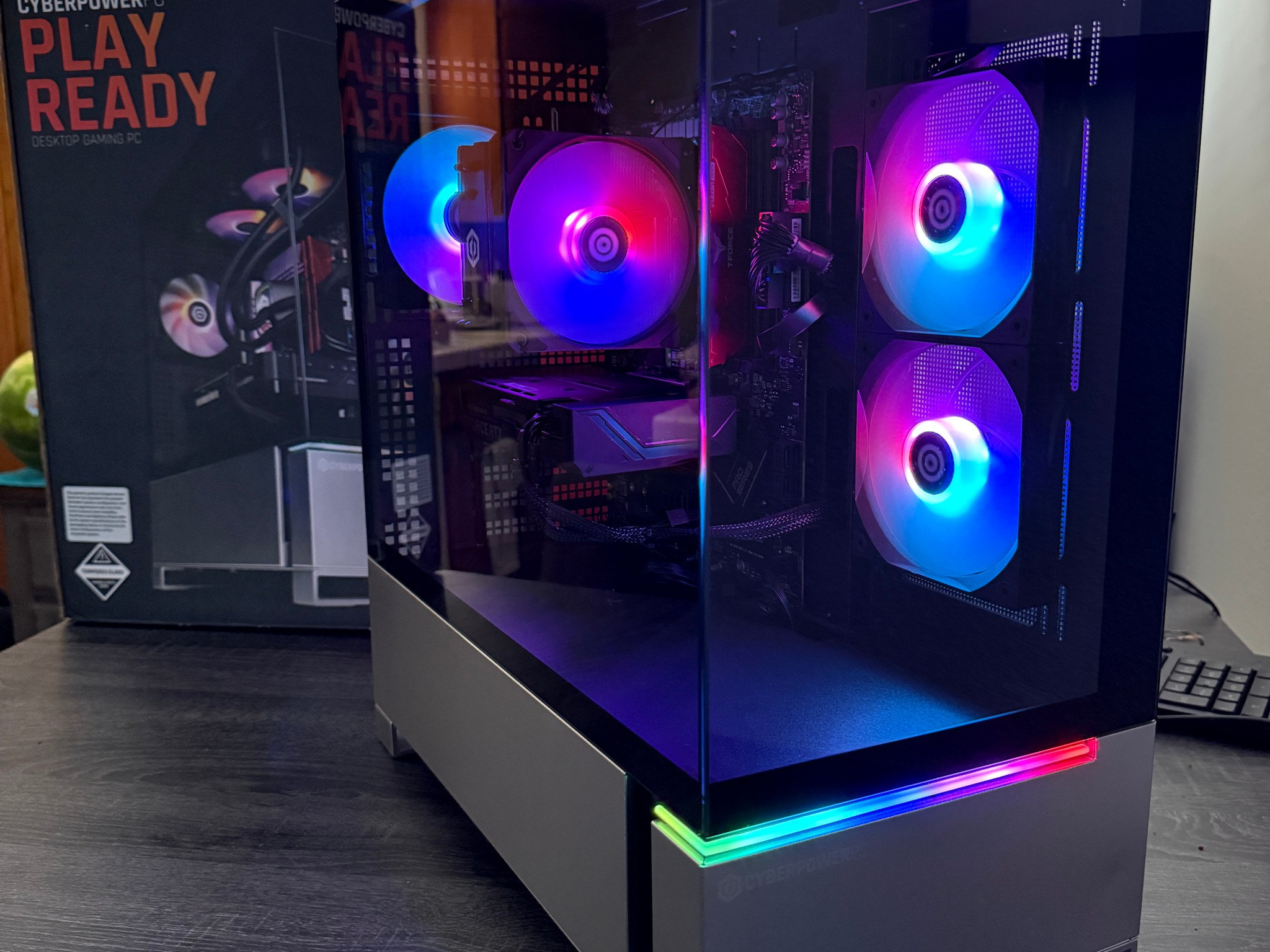 Cyberpower PC RTX 4060 Ti 8gb - Ryzen 7 8700F 4.1 GHz 16 gb DDR5 ram
