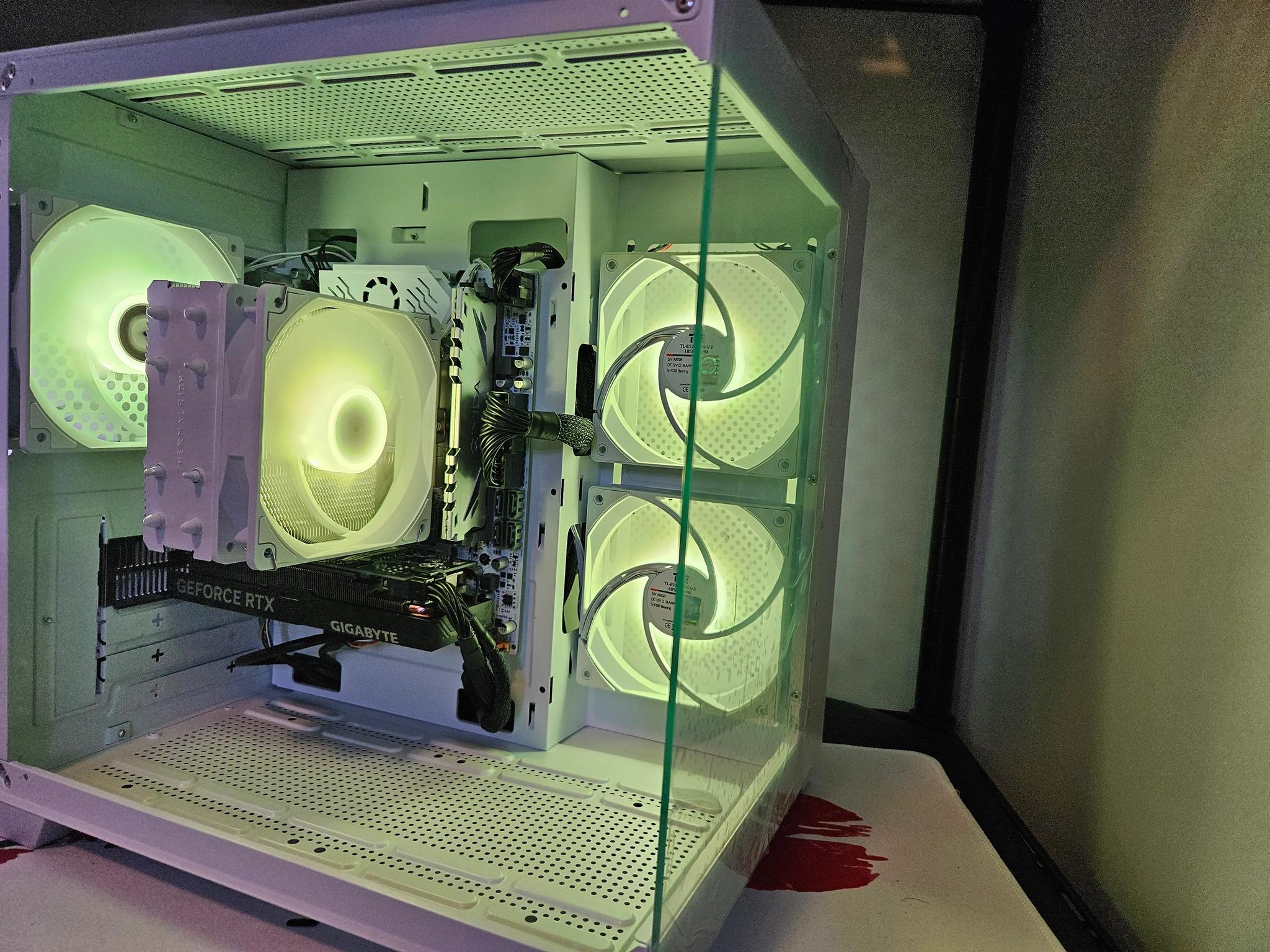 Dent sale Arctic Rig Intel 14 Core / 32GB DDR4 / 2TB SSD / RTX 4060