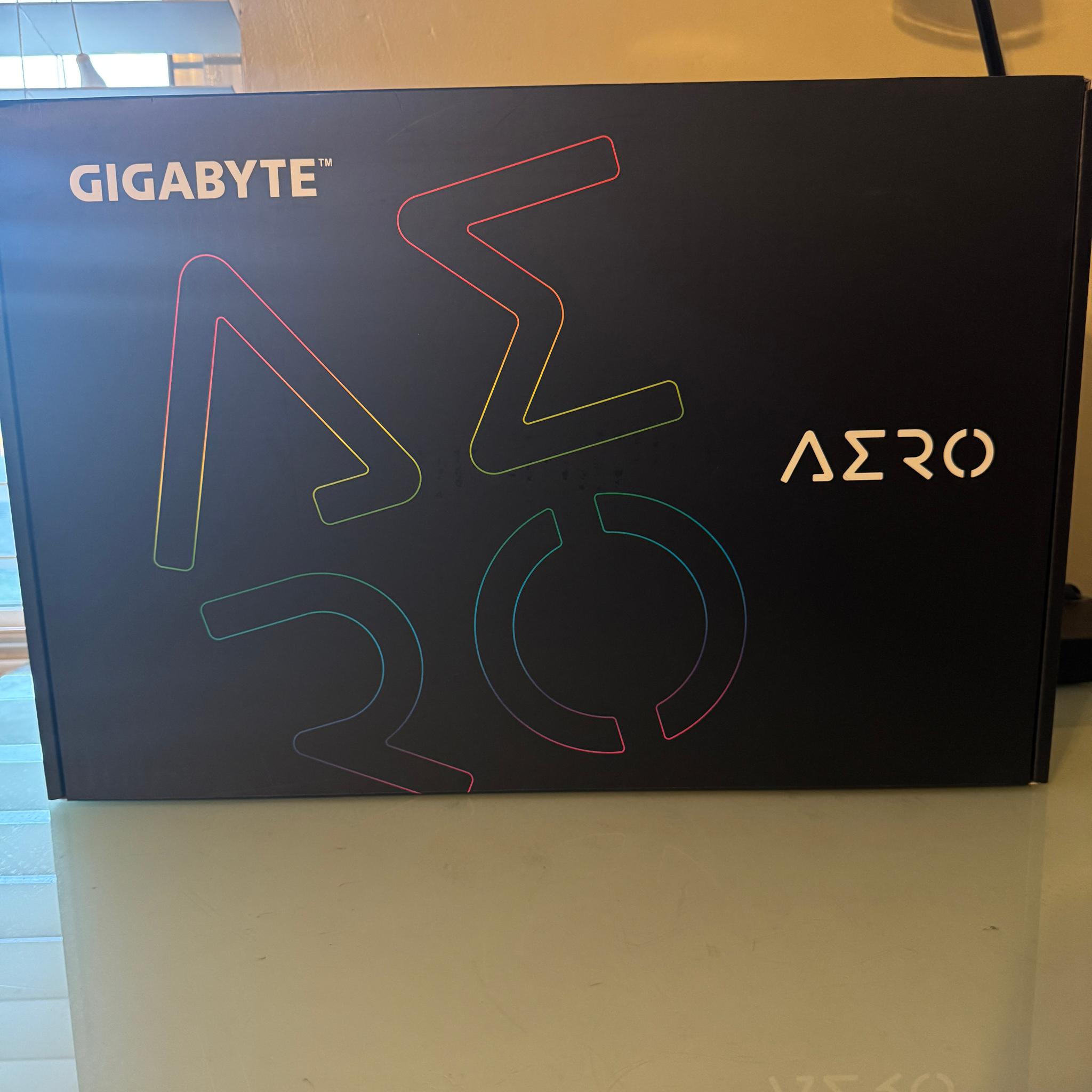 GIGABYTE Aero 15.6" 4K OLED Laptop - Intel Core i7-11800H - 16GB - NVIDIA GeForce RTX 3060 1TB SSD
