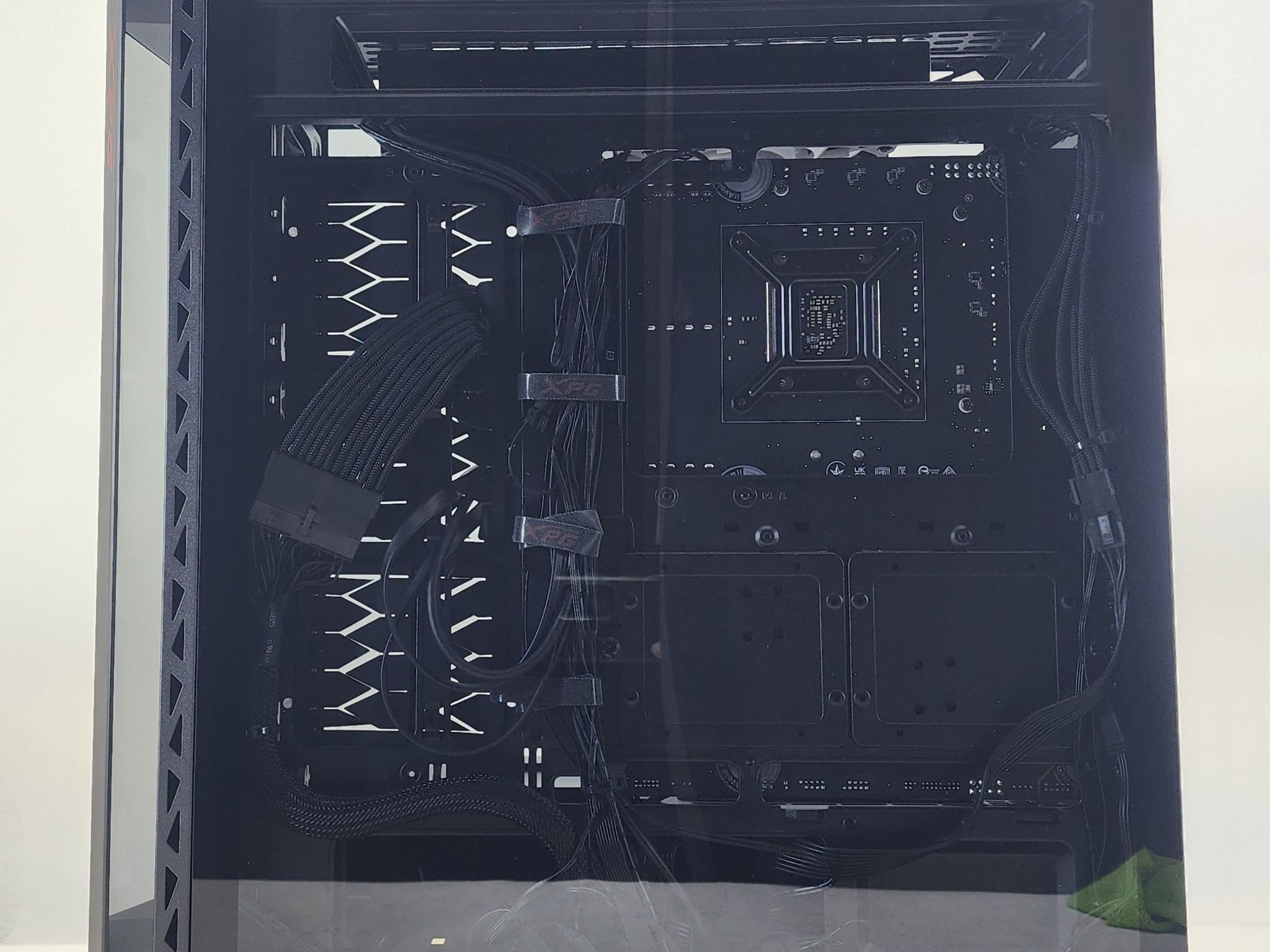 Gaming PC Intel Ultra 5 225F 16GB RAM 1TB SSD RTX 5060  8GB Windows 11 Computer