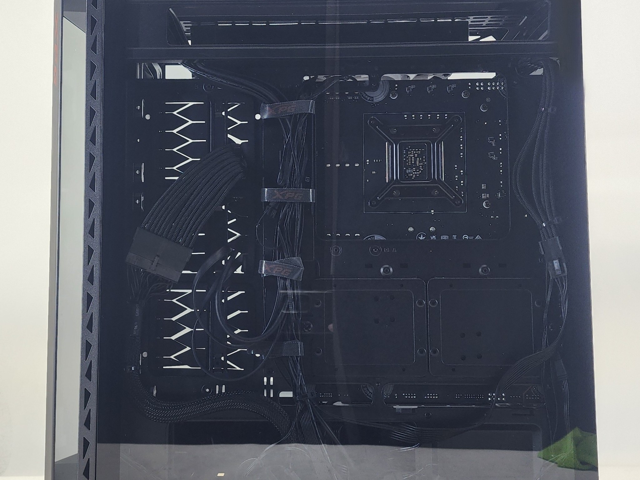 Gaming PC Intel Ultra 5 225F 16GB RAM 1TB SSD RTX 5060  8GB Windows 11 Computer