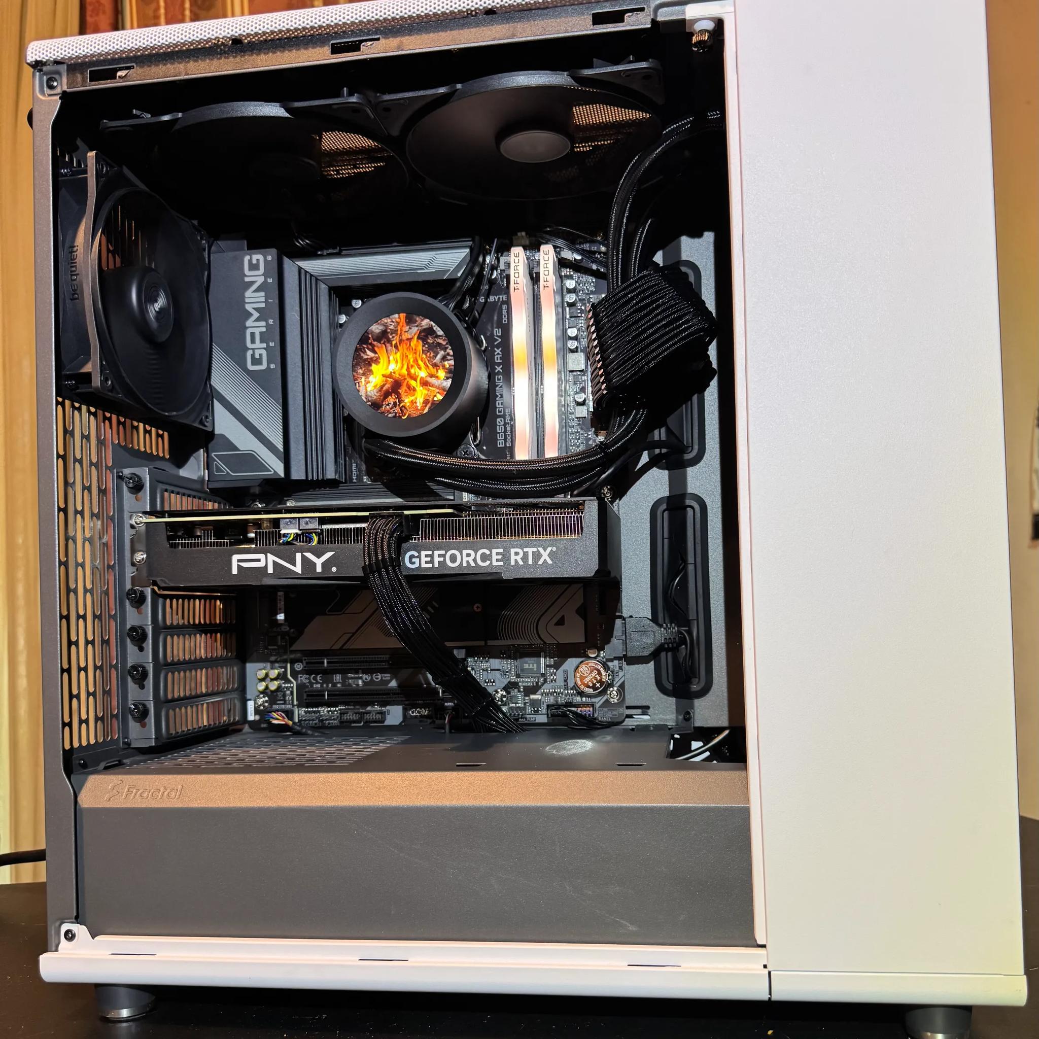 4070 + RYZEN 7 7700 +32GB  (FIRE WOOD🔥)
