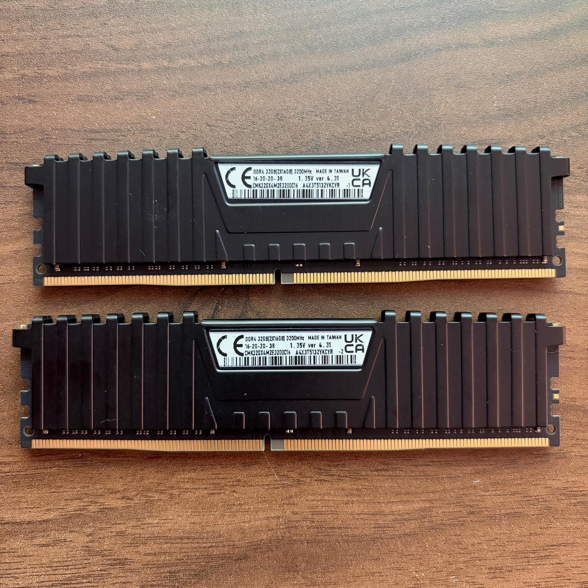 32GB (2 x 16GB) Corsair Vengeance LPX DDR4