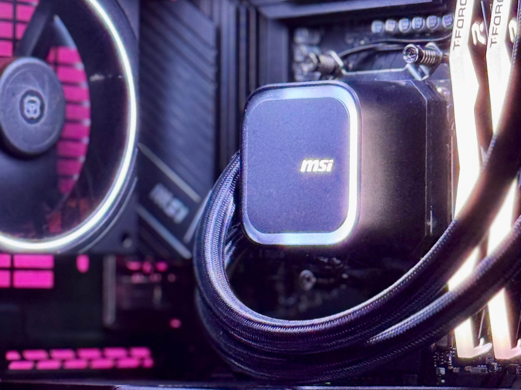Distinguished Gentleman III 🎩 Nvidia 5070 Founders Edition, Ryzen 9600X, 16GB DDR5 6000MHz, 1TB SSD