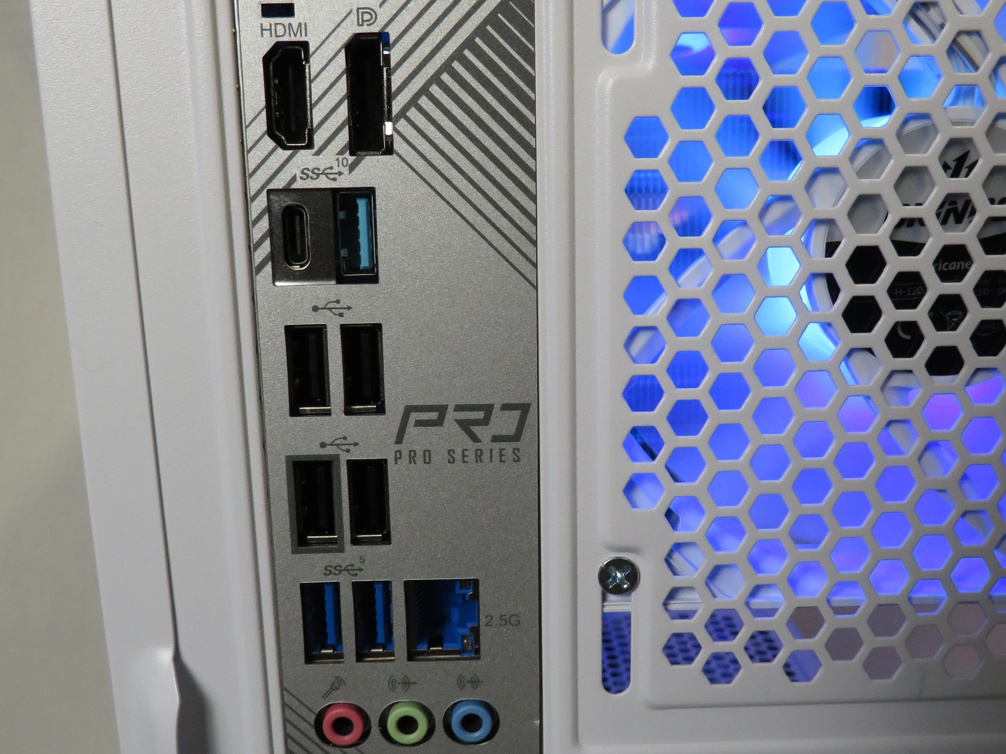 BLACK FRIDAY! First Class Starter AM5 eSports Gamer Ryzen 5 8600G + 16 GB DDR5 + 1 TB NVME SSD +WiFi