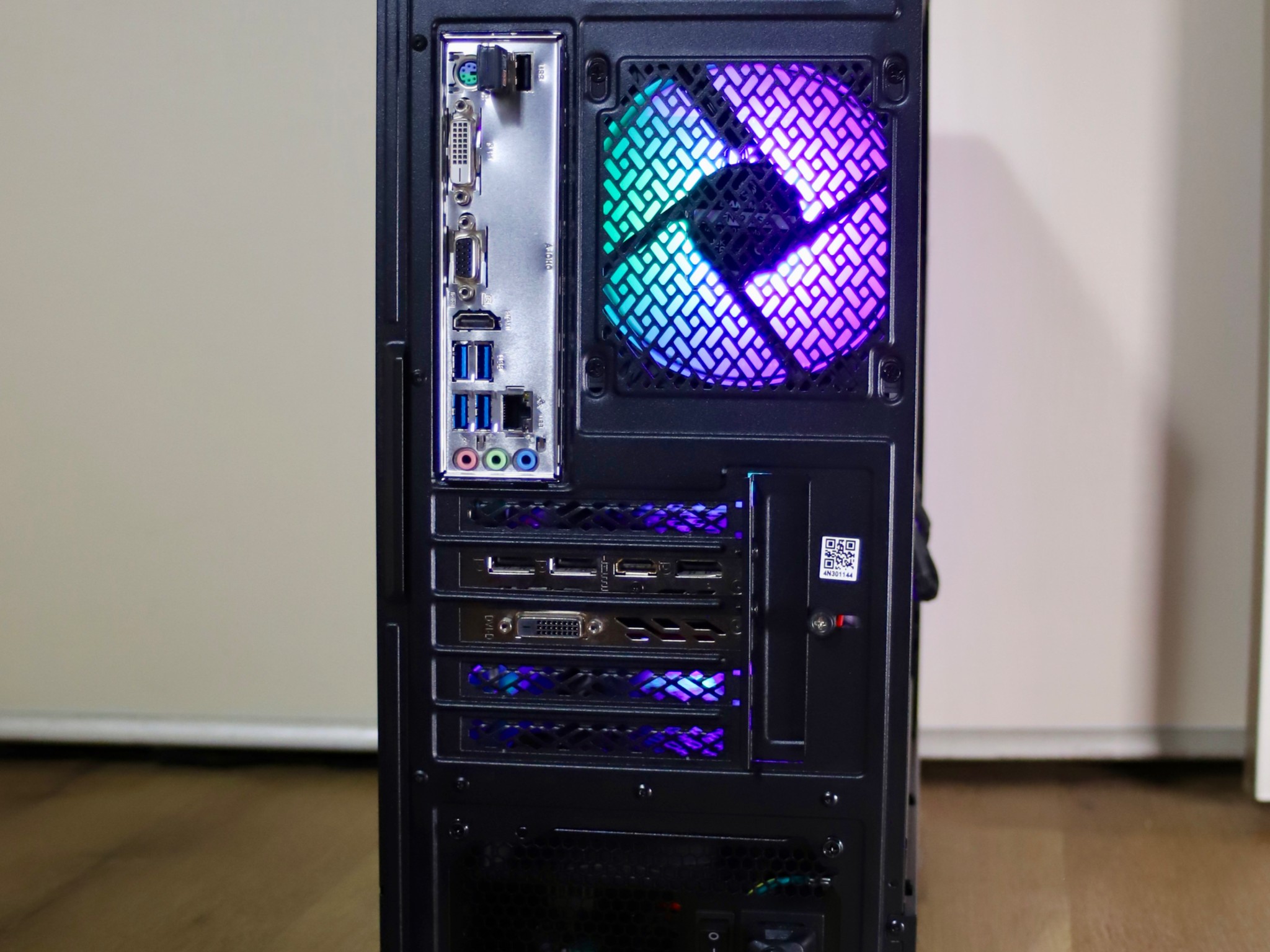 RYZEN 7 2700x, GTX 1070, 32gb Ram ARGB GAMING PC