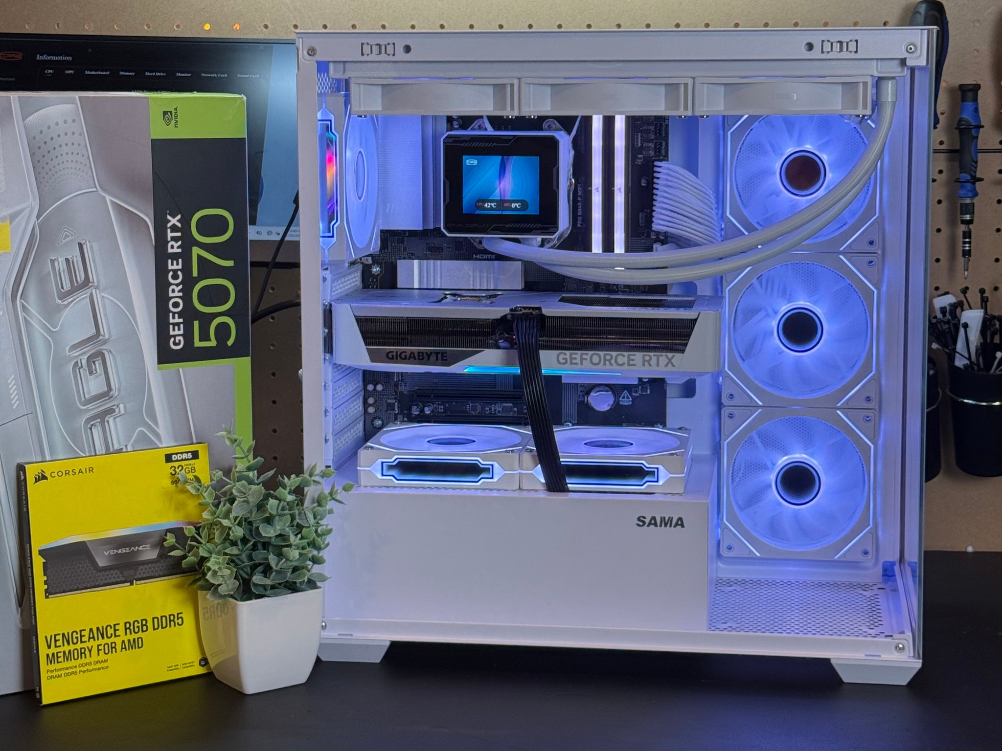 ❄️ WHITEOUT All White Gaming PC | RTX 5070 | Ryzen 7 7700 | 32GB DRR5 RAM | 1TB | Windows 11